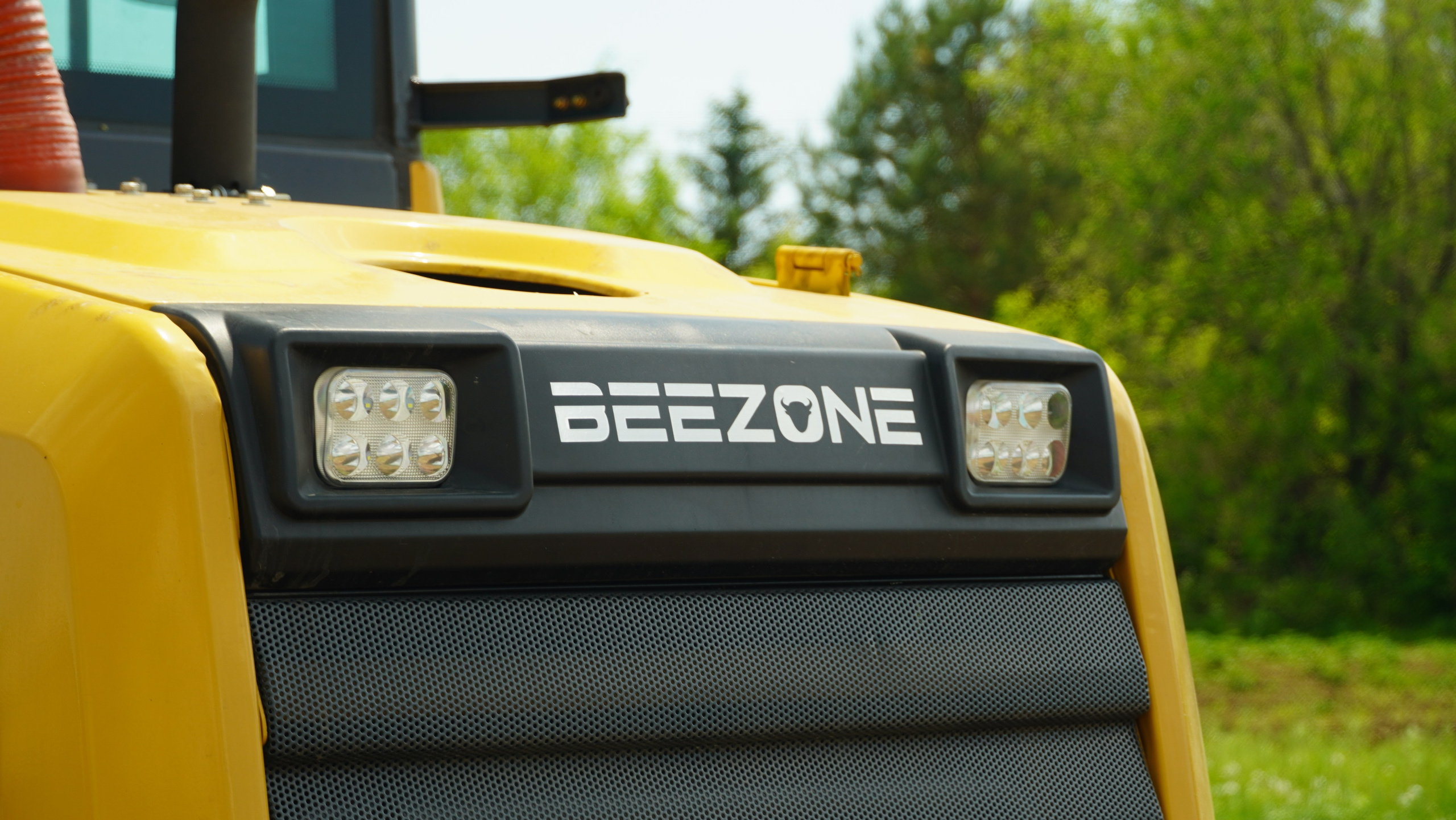 Фото фронт.погр. Beezone 920. Продажа и обслуживание грузовой техники и спецтехники в г. Новосибирск компания СТИ