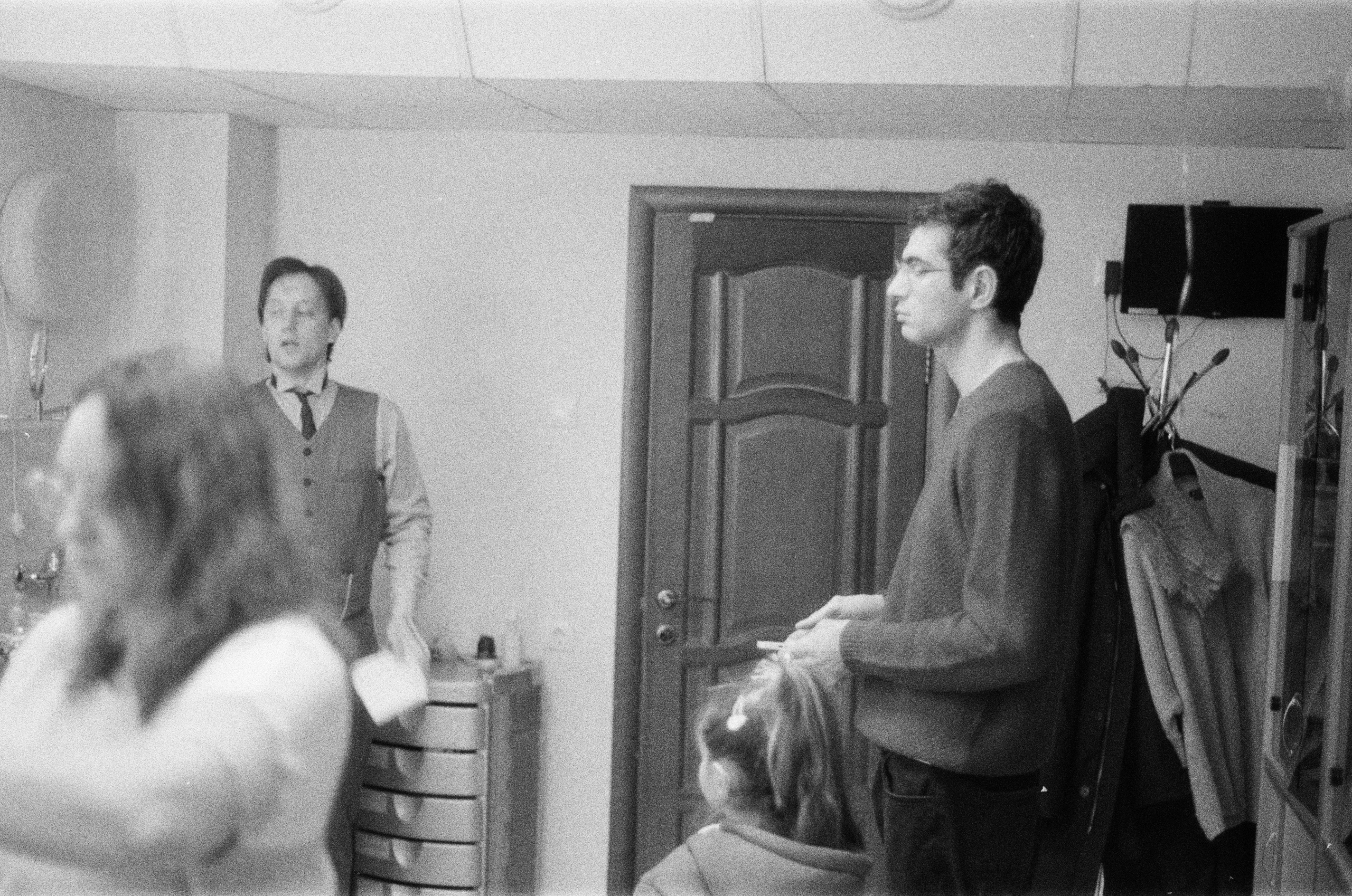 Фотосерия о магии театра и трансформации актёра: грим, костюмы, эмоции и визуальные метаморфозы на пути к сценическому образу. На фото — актёры Театра Стаса Намина и Мастерской Петра Фоменко. Фотограф: Ожерельев Лев