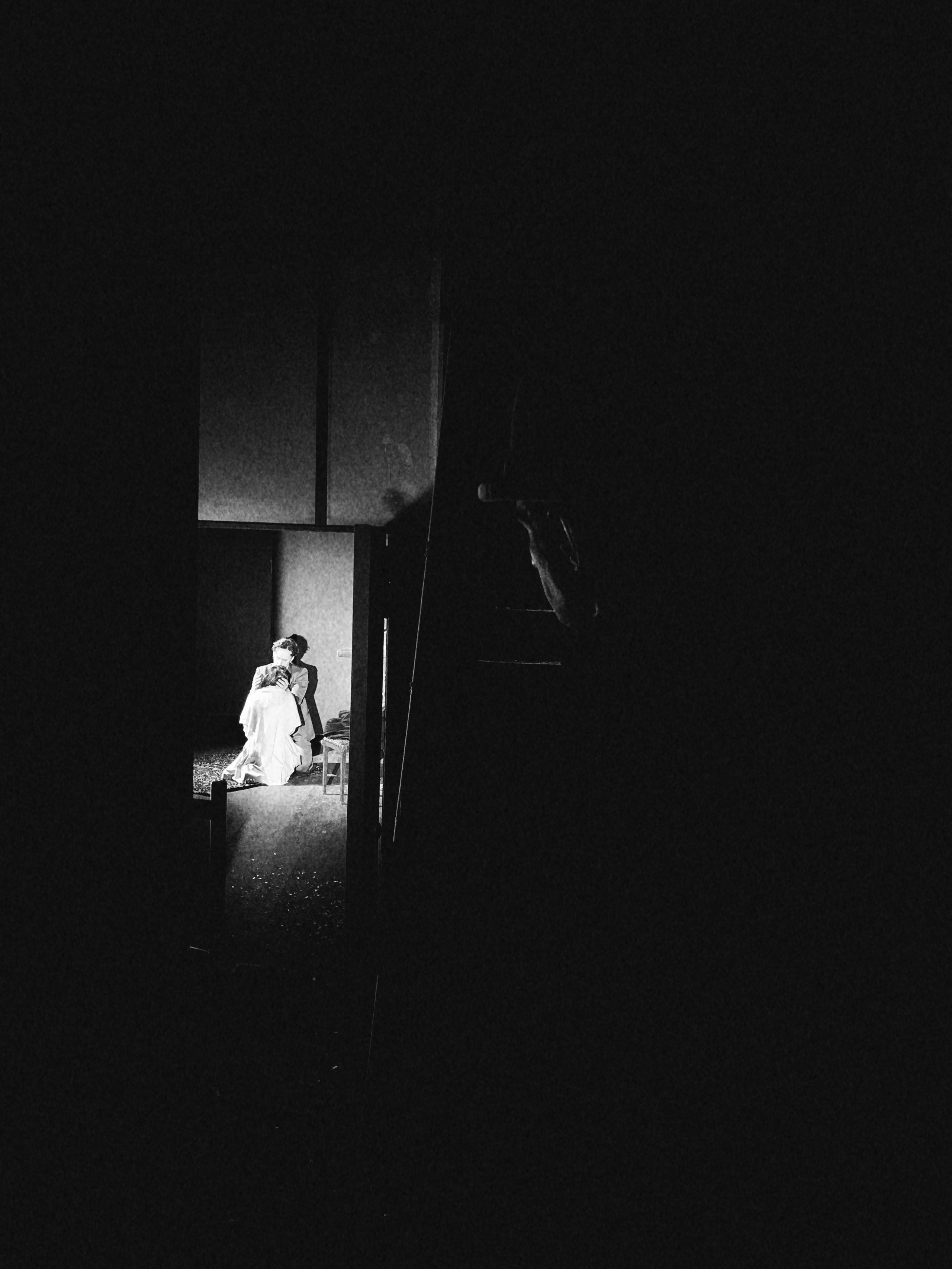 Фотосерия о магии театра и трансформации актёра: грим, костюмы, эмоции и визуальные метаморфозы на пути к сценическому образу. На фото — актёры Театра Стаса Намина и Мастерской Петра Фоменко. Фотограф: Ожерельев Лев