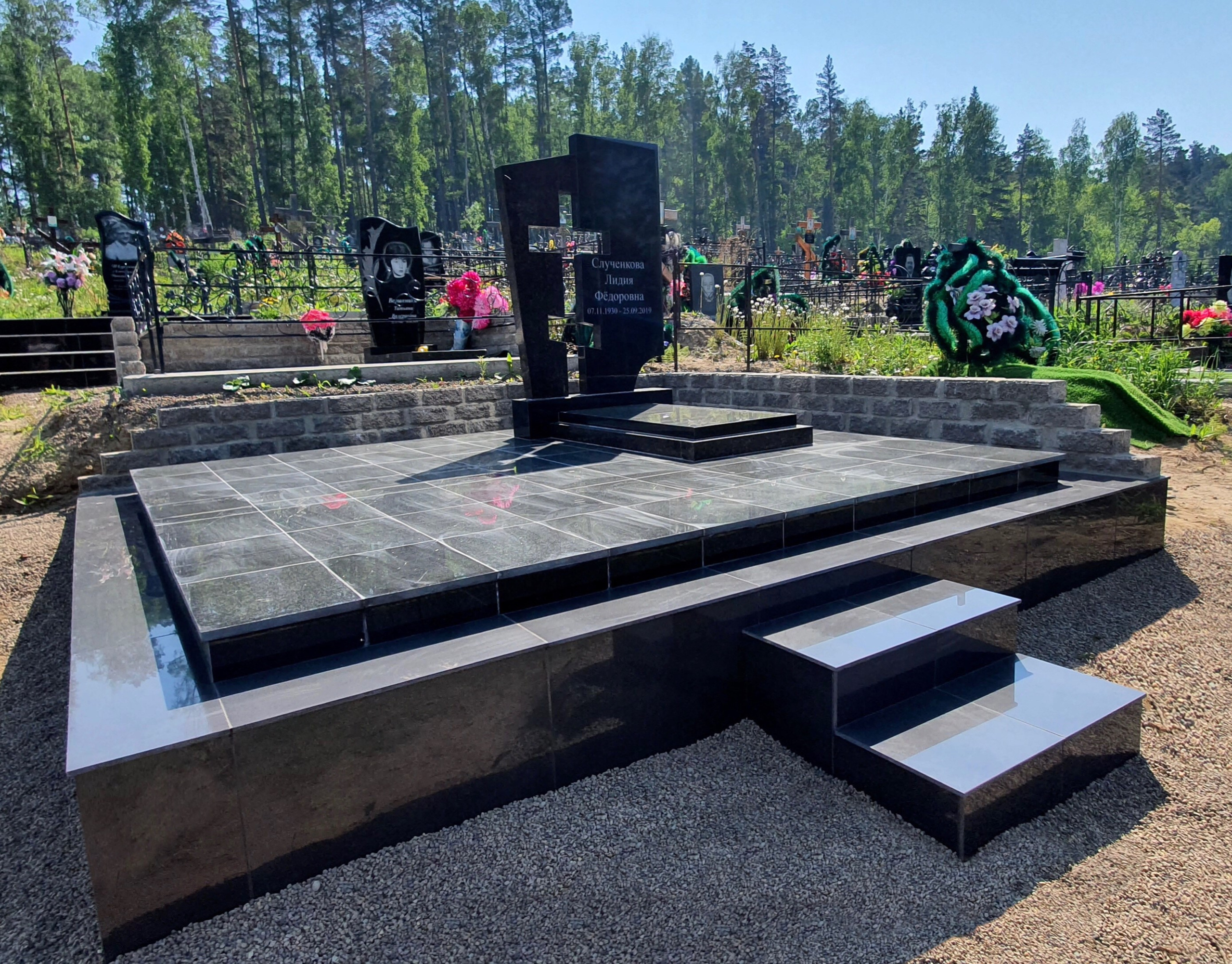 ГРАНИТ26 Ритуальные услуги Железногорск. Благоустройство могил, продажа памятников