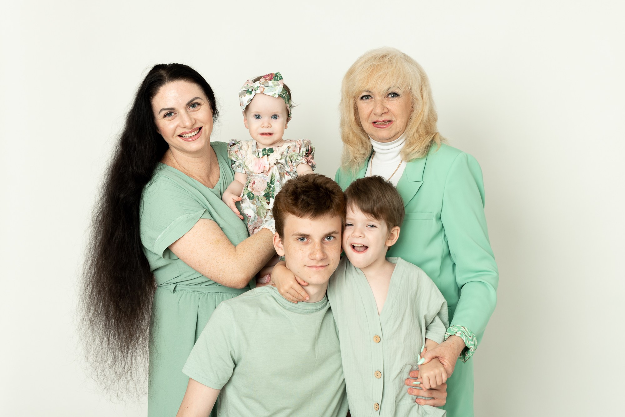 Годовасие Я И МОЯ СЕМЬЯ малышка Паулина мама Карина Князева. Фотограф новорожденных в Нижневартовске Лара Курдюкова