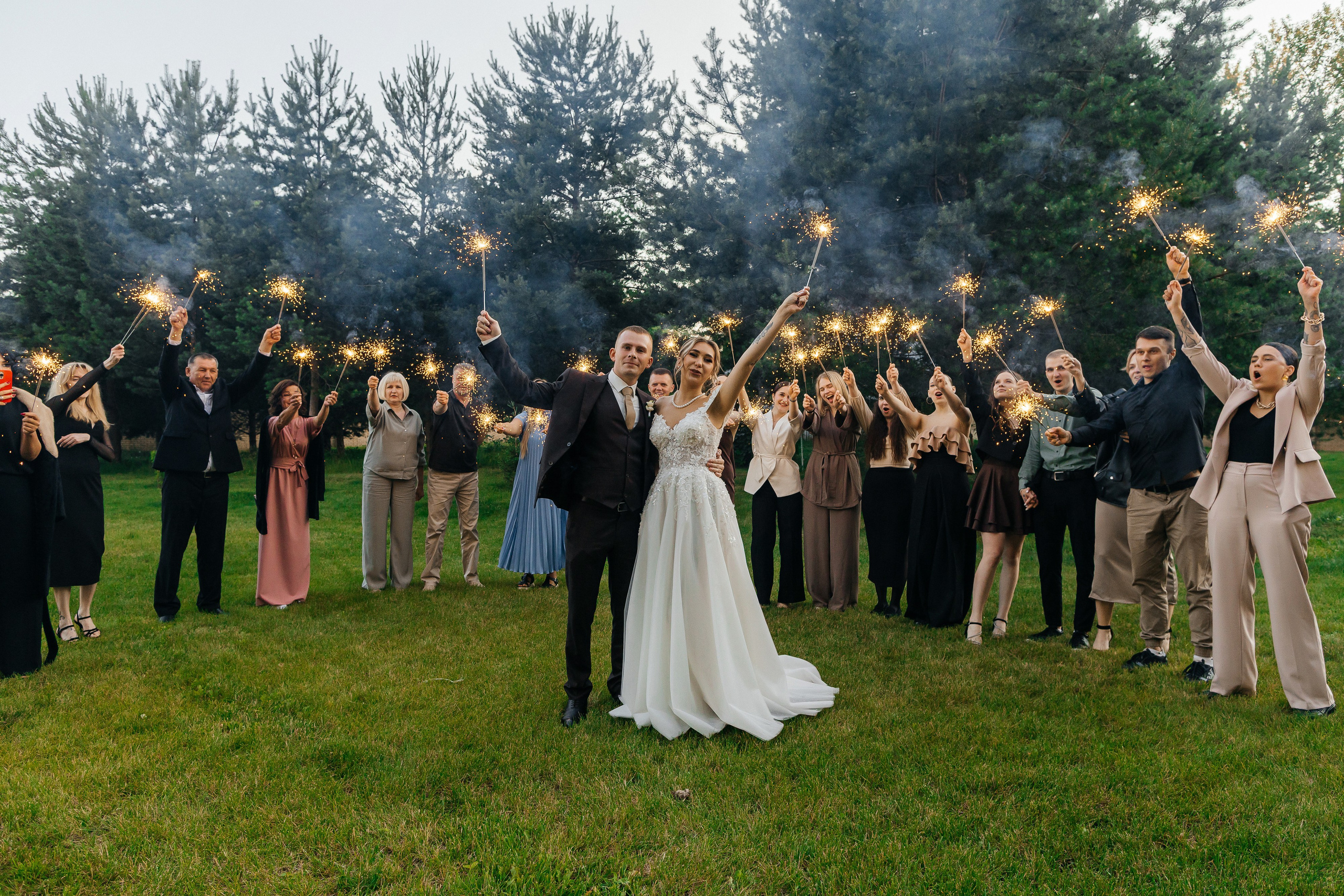 Красивая летняя свадьба в шатре. Олег Сверчков | Свадебный фотограф Вологда
