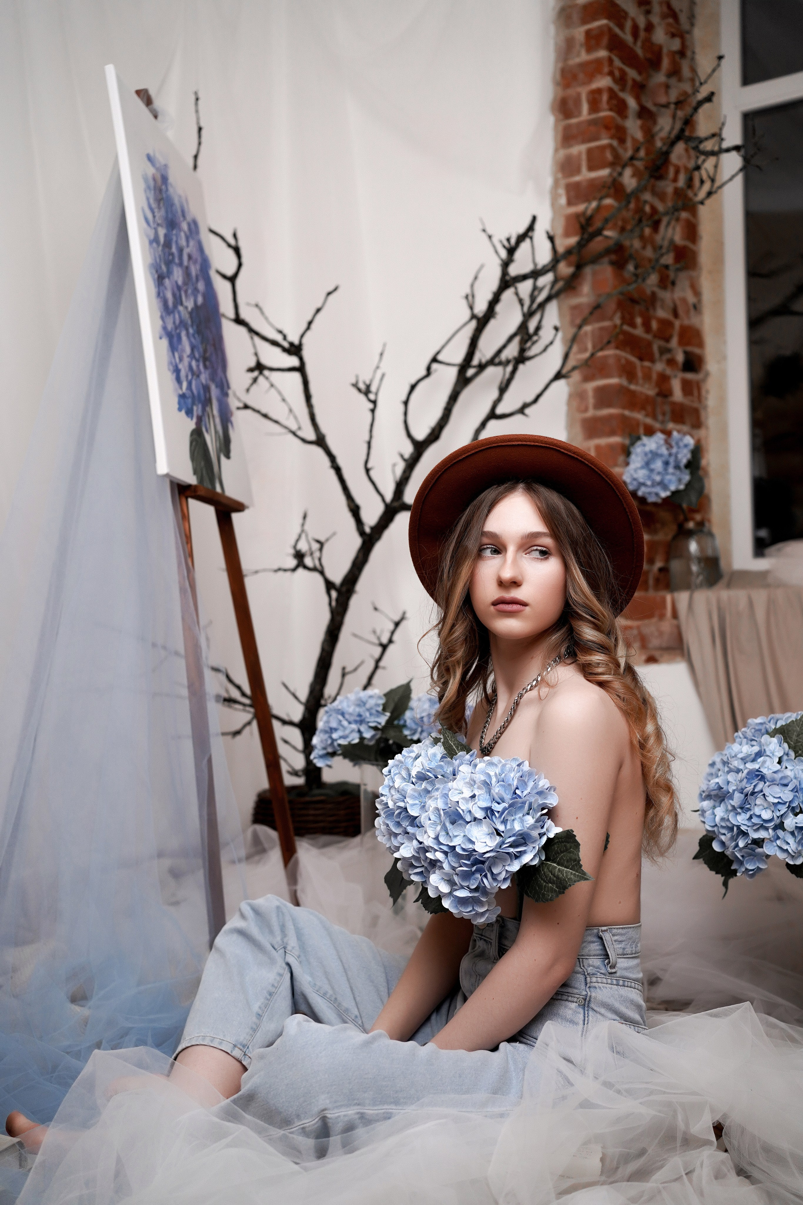 Женская фотосессия с гортензией в Ростове-на-Дону. Студийный фотограф Алёна Чёботова. Свадебный фотограф в Ростове-на-Дону. Таинство Крещения и Венчания, семейные фотосессии. Алёна Чёботова