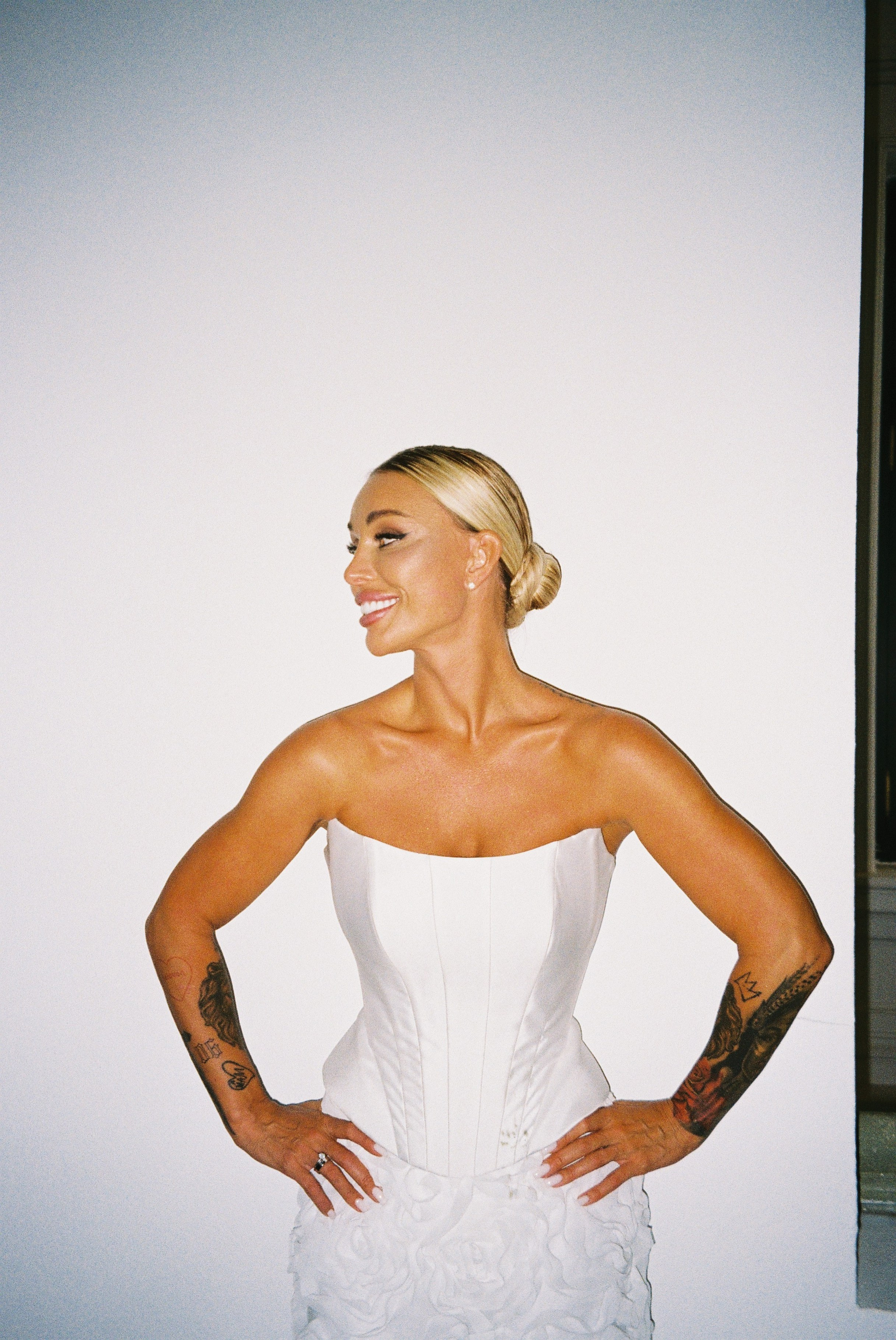 Свадебная фотосессия в отеле Twelve Reasons, роспись в особняке Спиридонова. Свадебный фотограф в Москве Элина Ларченкова. Фото, которые цепляют