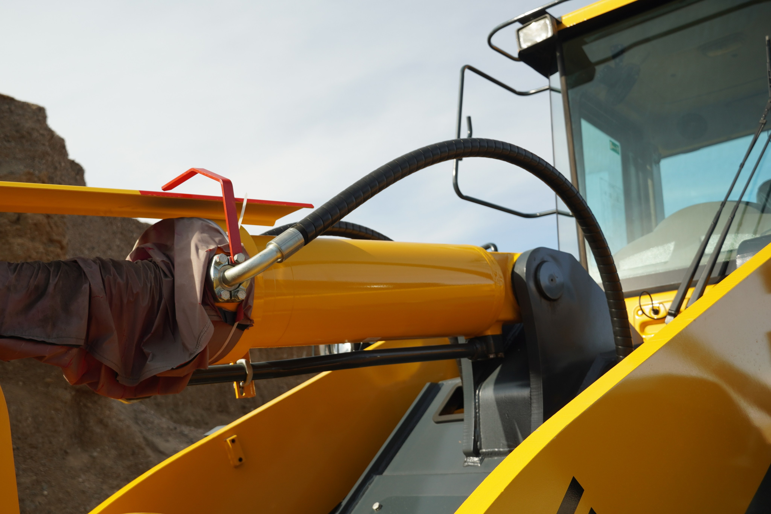 Фото фронт.погр. 956. Продажа и обслуживание грузовой техники и спецтехники в г. Новосибирск компания СТИ