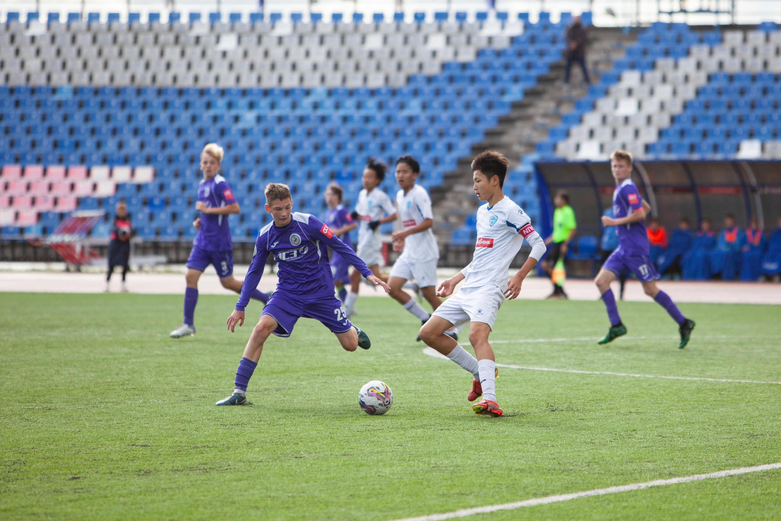 Матч юношеской футбольной лиги между командами СШ «Сахалин» и «СШОР № 1» (Комсомольск-на-Амуре). Кутузов Евгений Фотограф в Южно-Сахалинске