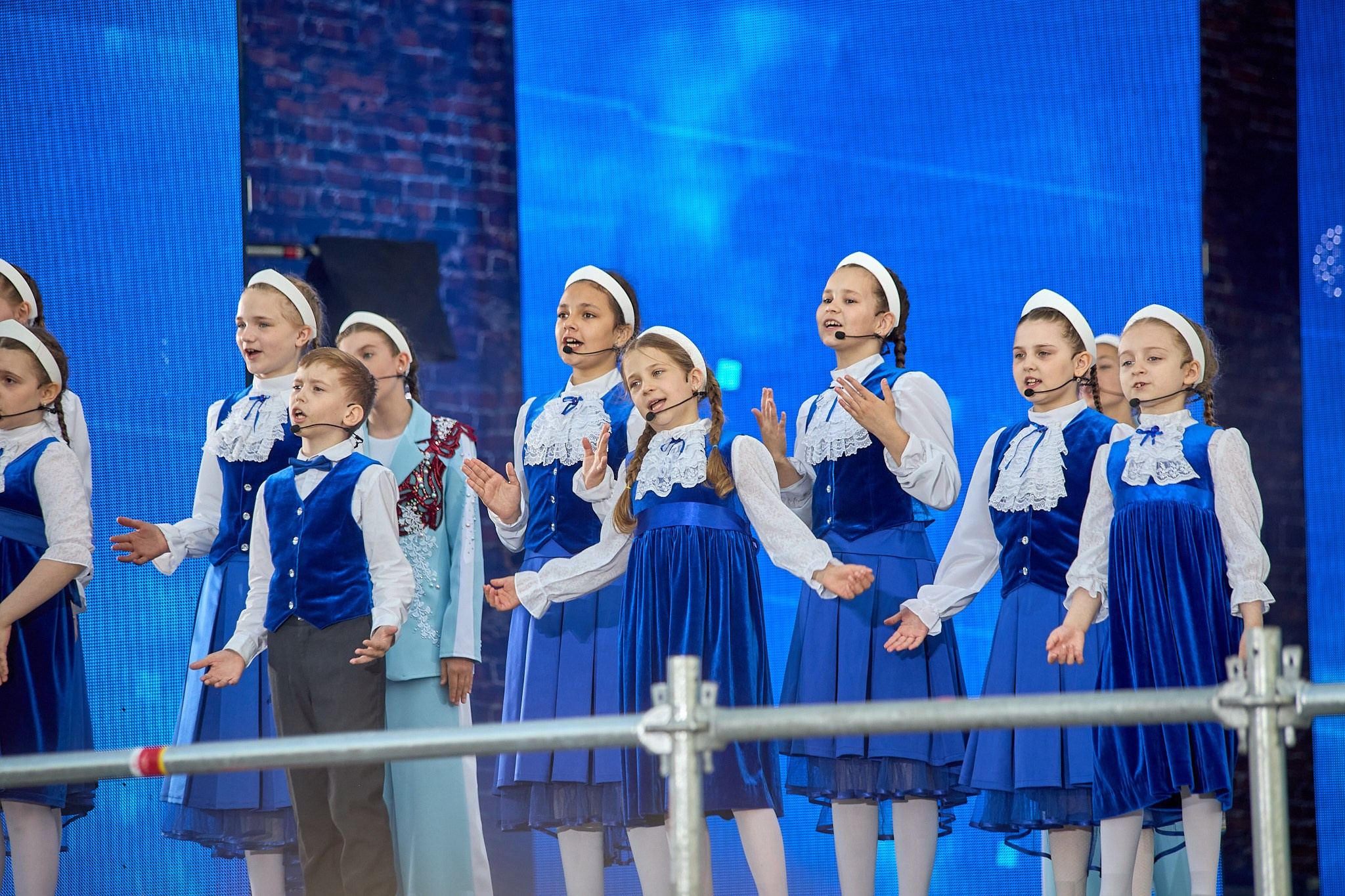 Концерт 9 мая 2025 года на соборной площади. Фотограф Омск | Александр Вандеров