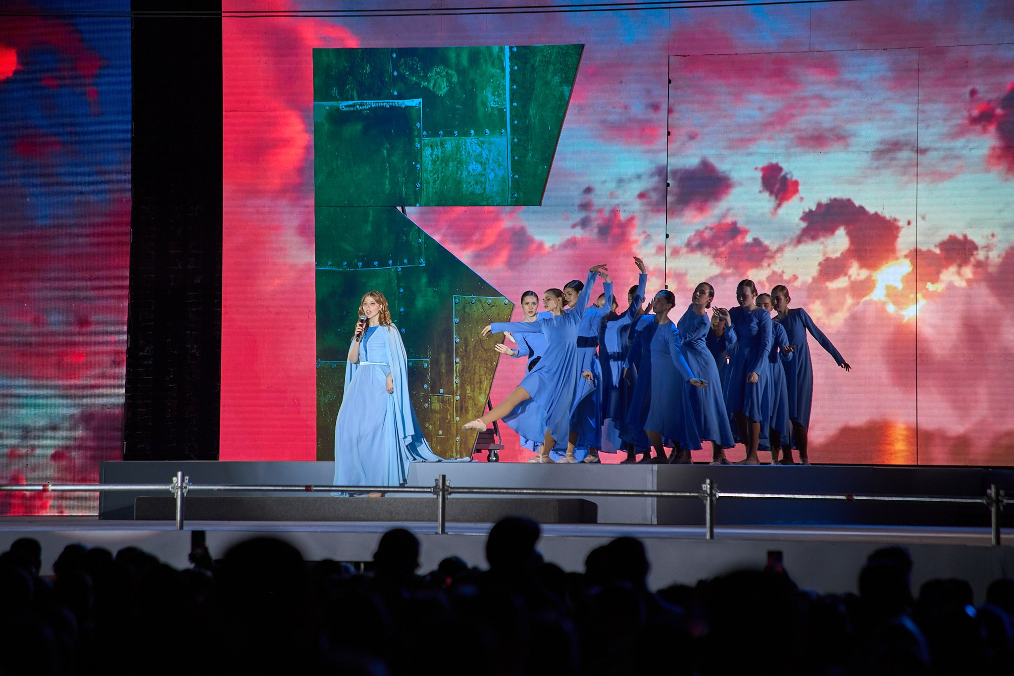 Концерт 9 мая 2025 года на соборной площади. Фотограф Омск | Александр Вандеров