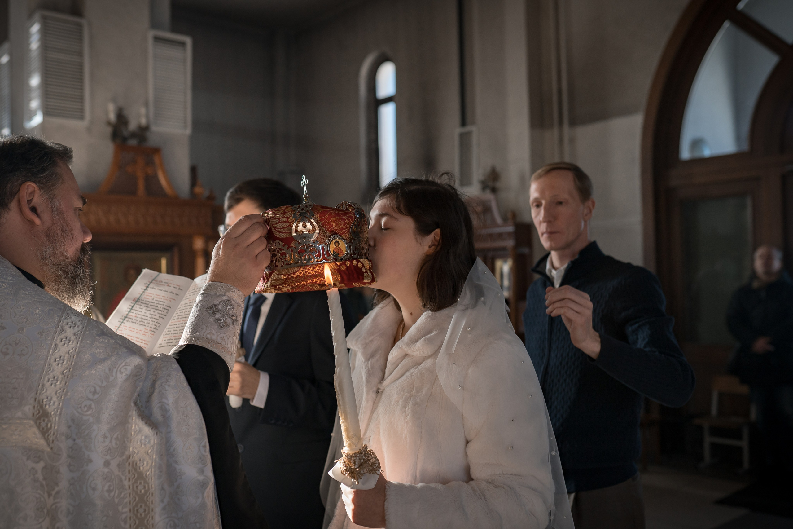 крещение венчание фотограф на венчание фотограф на крещение невеста свадьба обручальное кольцо медовый месяц православие венчание молодожены