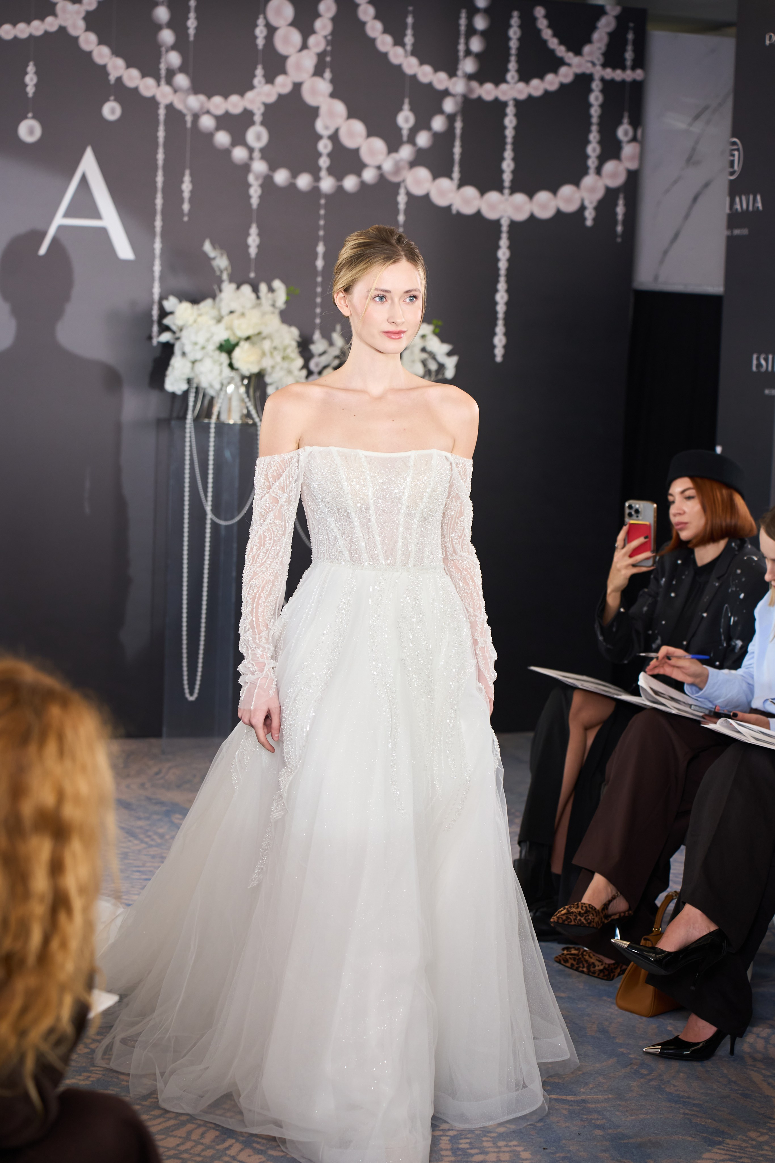 Репортажный фотограф. Показ свадебных платьев в Москве. Репортажный фотограф в Москве Вадим Галанин