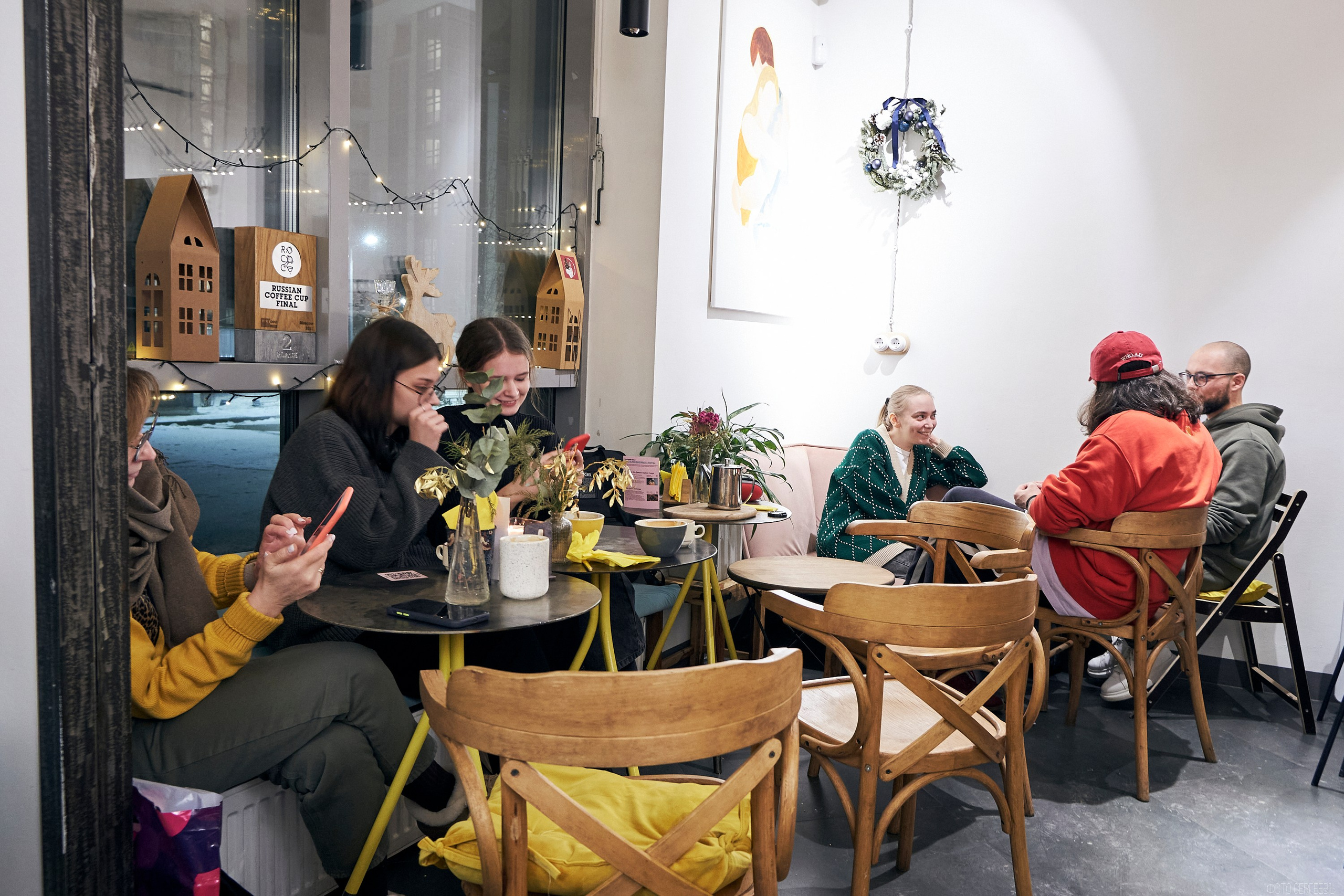 Кутята Coffee Shop. Фотографъ Сергѣевъ. Поймать мгновеніе