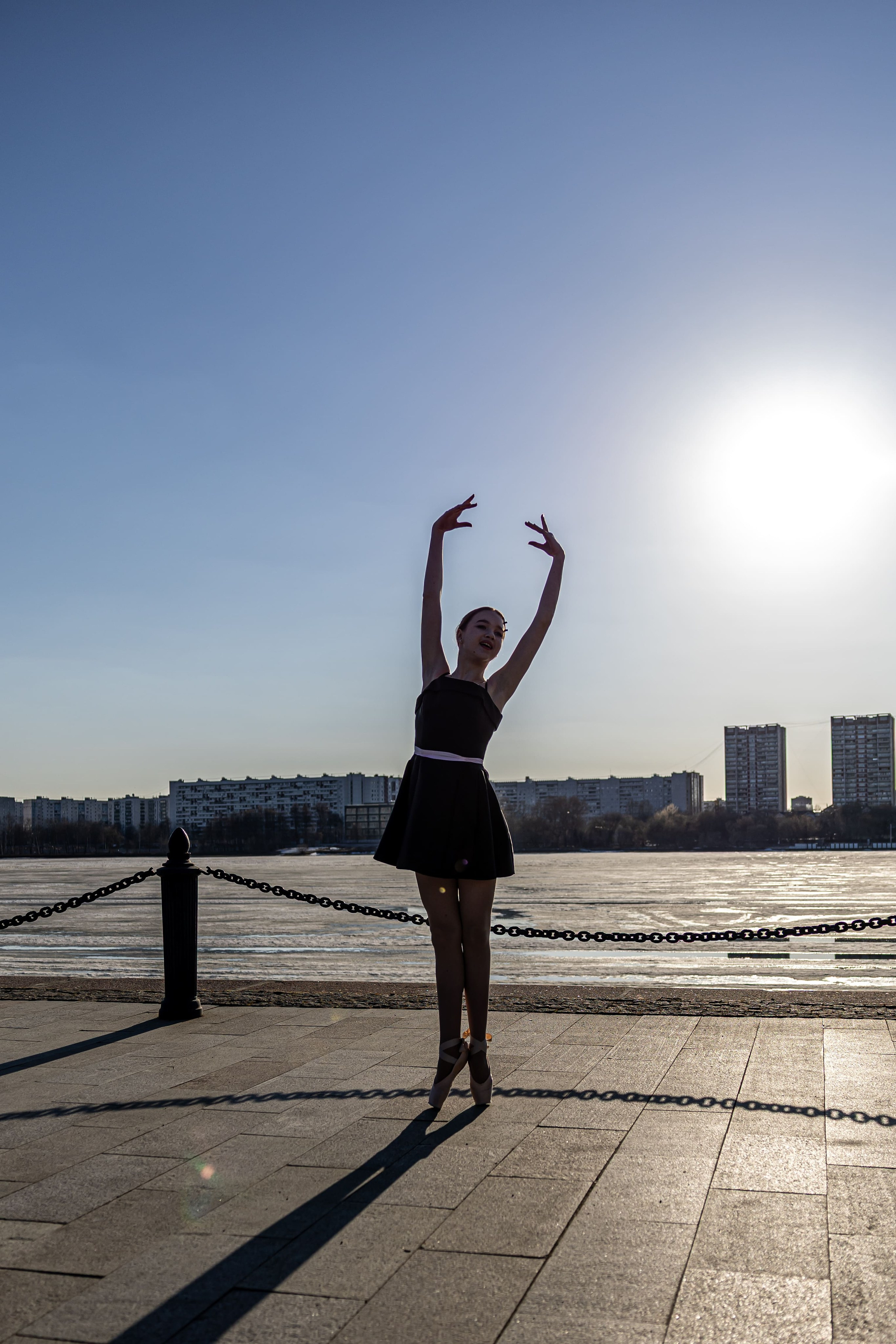 фотосессия на закате девушка у воды Москва