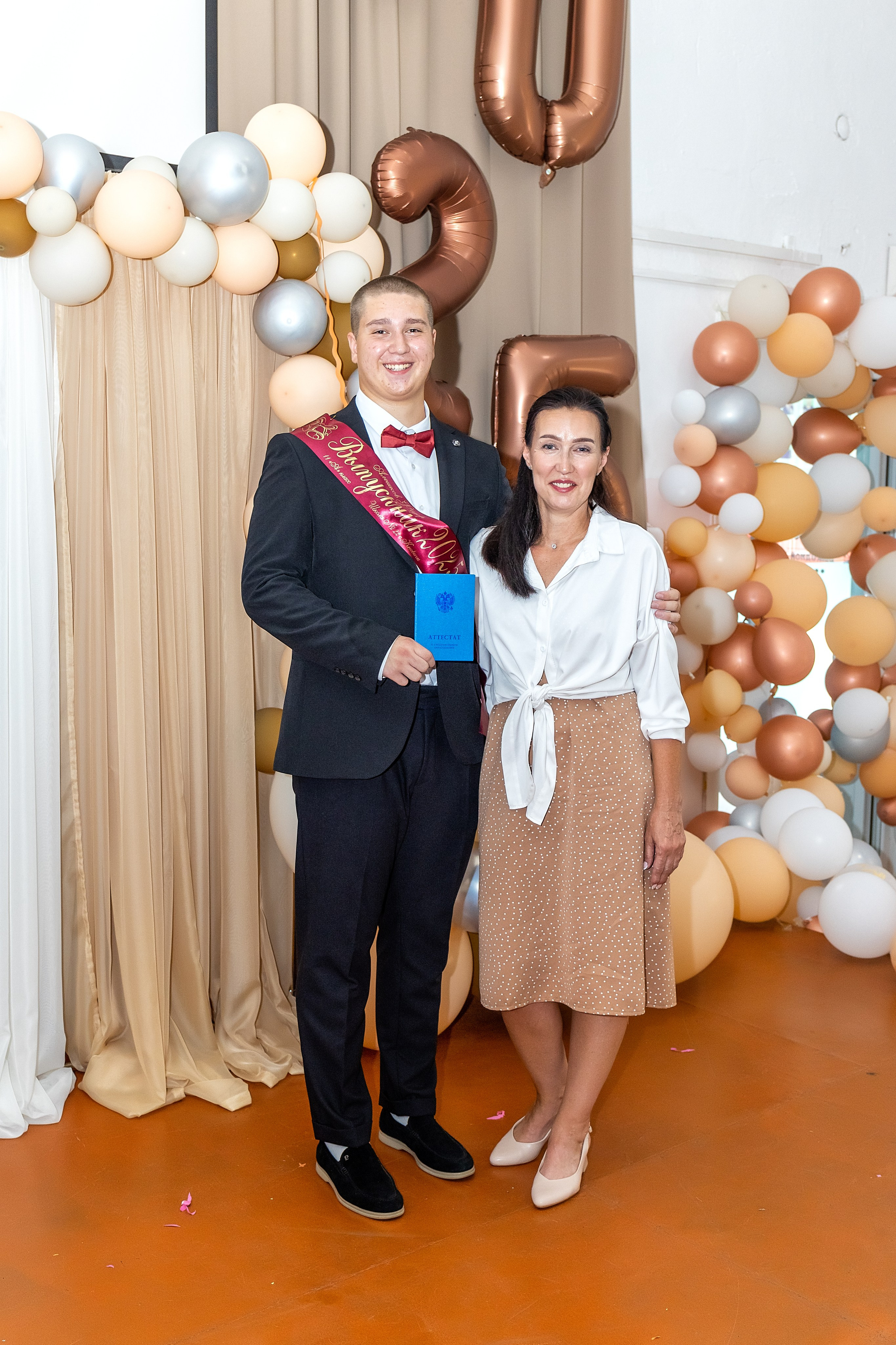 Выпускной. Школа 22, 11 класс. Стильный выпускной альбом Владивосток фотограф Вероника Мигачева