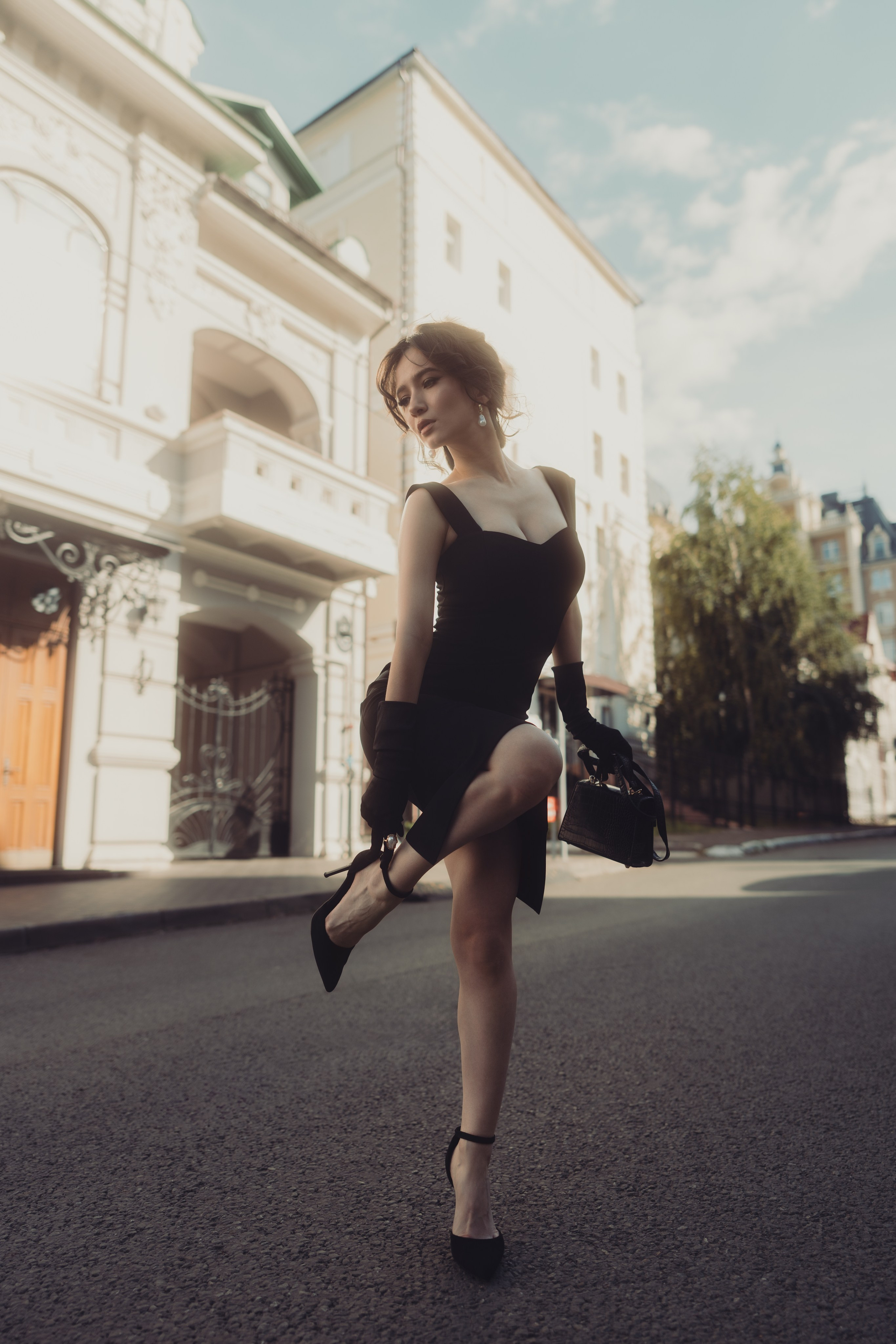 Street photo shoot with Alia in Kazan in Italian style
