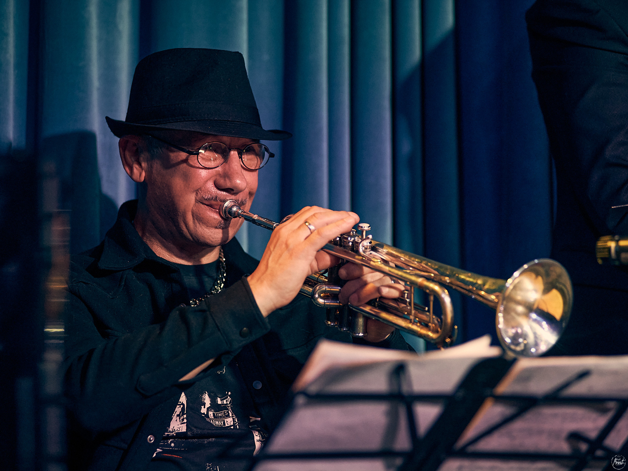 Концерт турецкой певицы Сибель Кёсе в джаз-клубе EverJazz. Фотографии отовсюду и обо всем