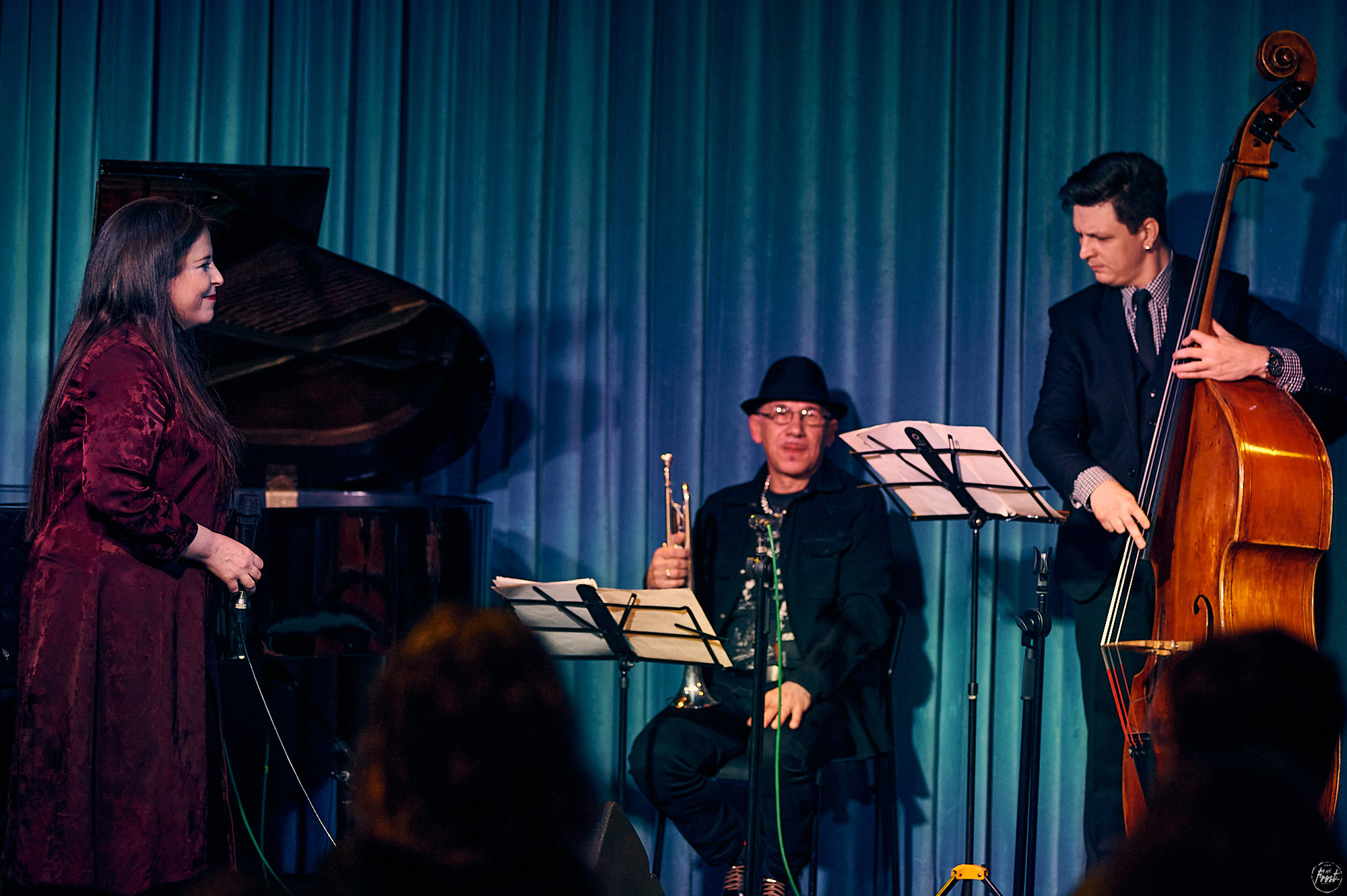 Концерт турецкой певицы Сибель Кёсе в джаз-клубе EverJazz. Фотографии отовсюду и обо всем