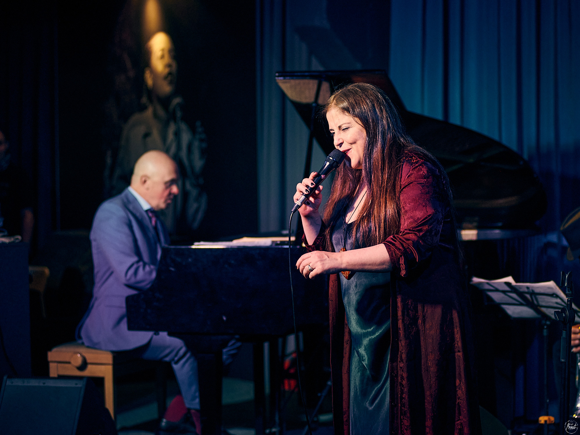 Концерт турецкой певицы Сибель Кёсе в джаз-клубе EverJazz. Фотографии отовсюду и обо всем