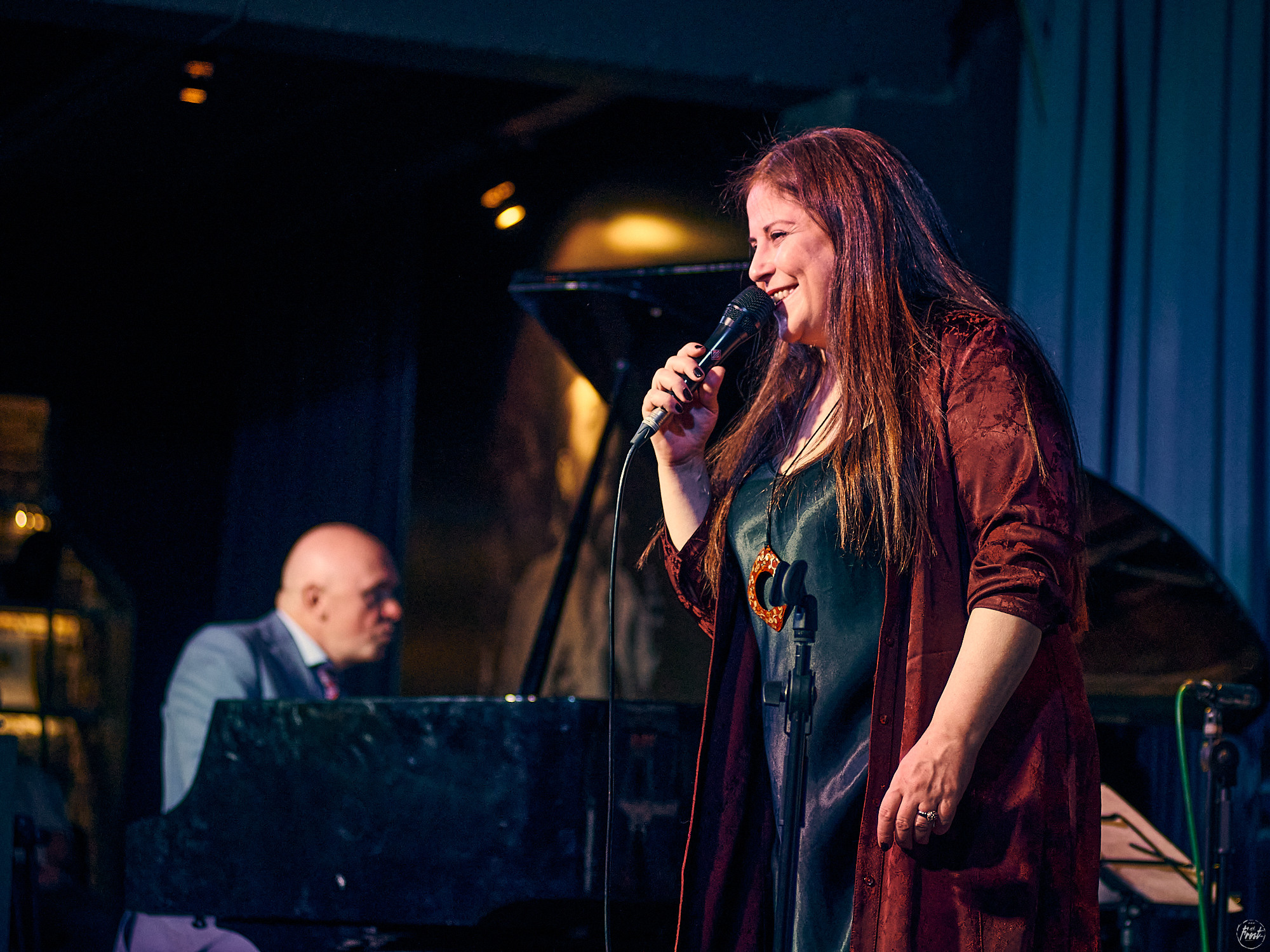 Концерт турецкой певицы Сибель Кёсе в джаз-клубе EverJazz. Фотографии отовсюду и обо всем