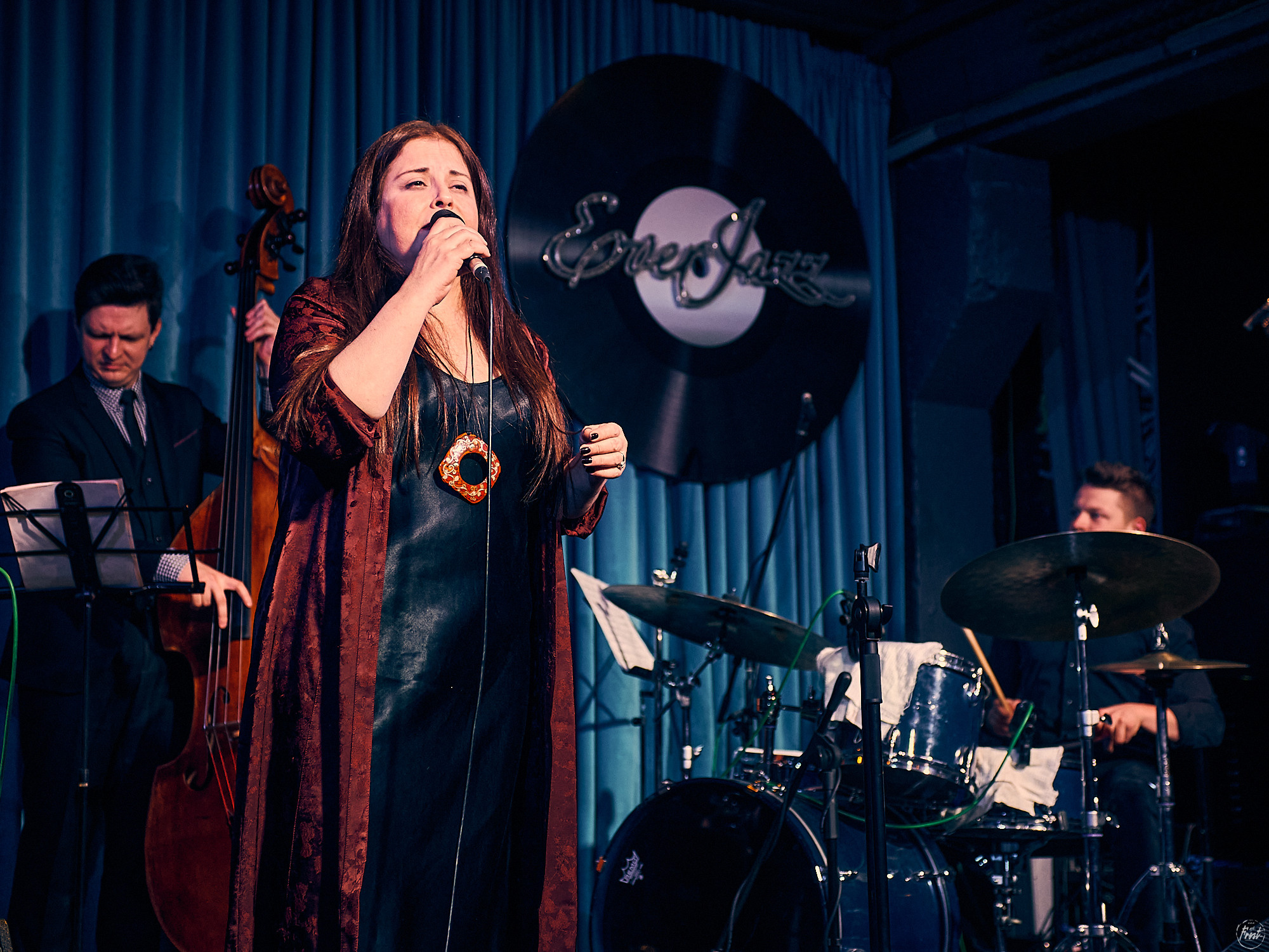 Концерт турецкой певицы Сибель Кёсе в джаз-клубе EverJazz. Фотографии отовсюду и обо всем