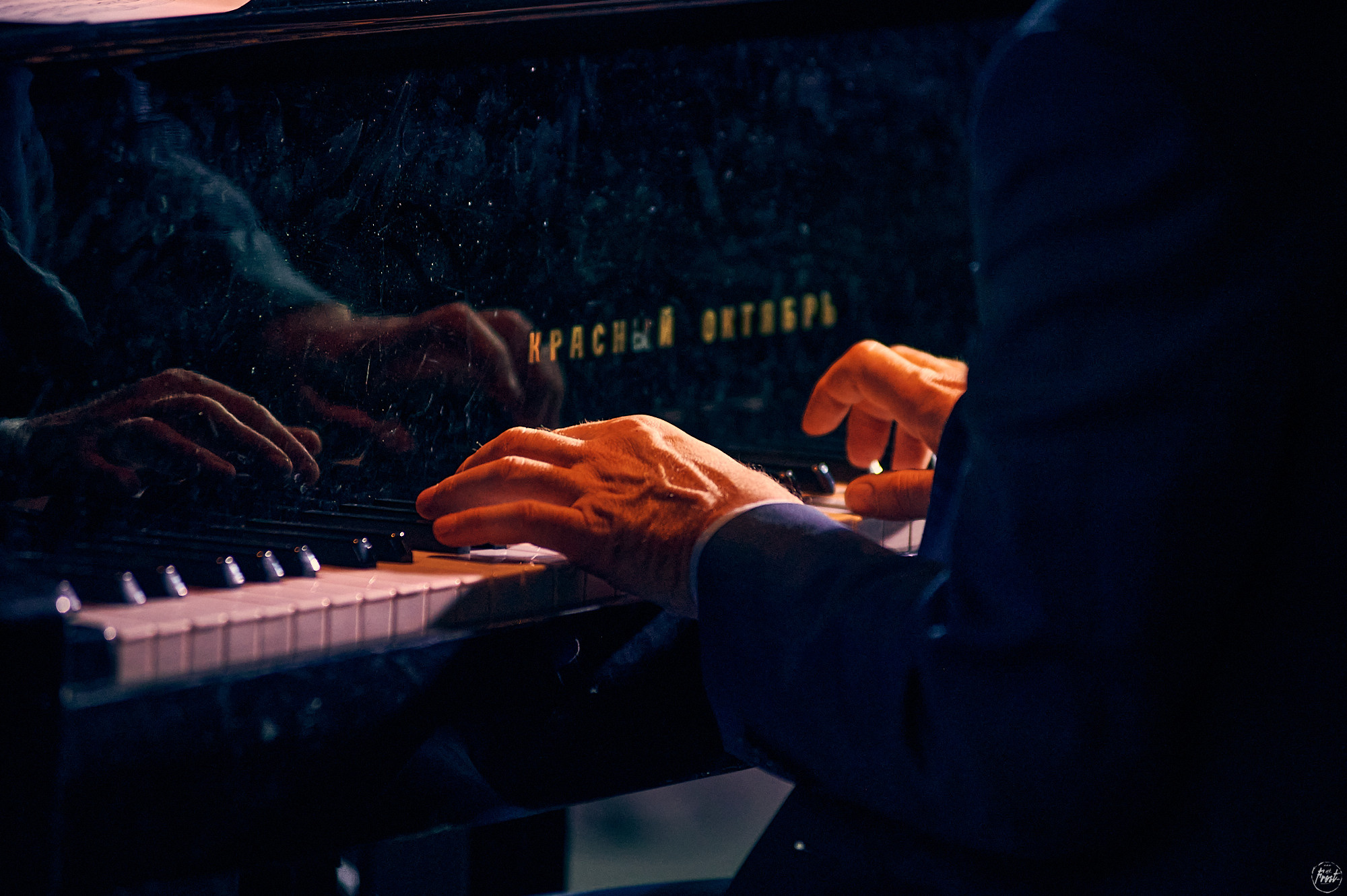 Концерт турецкой певицы Сибель Кёсе в джаз-клубе EverJazz. Фотографии отовсюду и обо всем