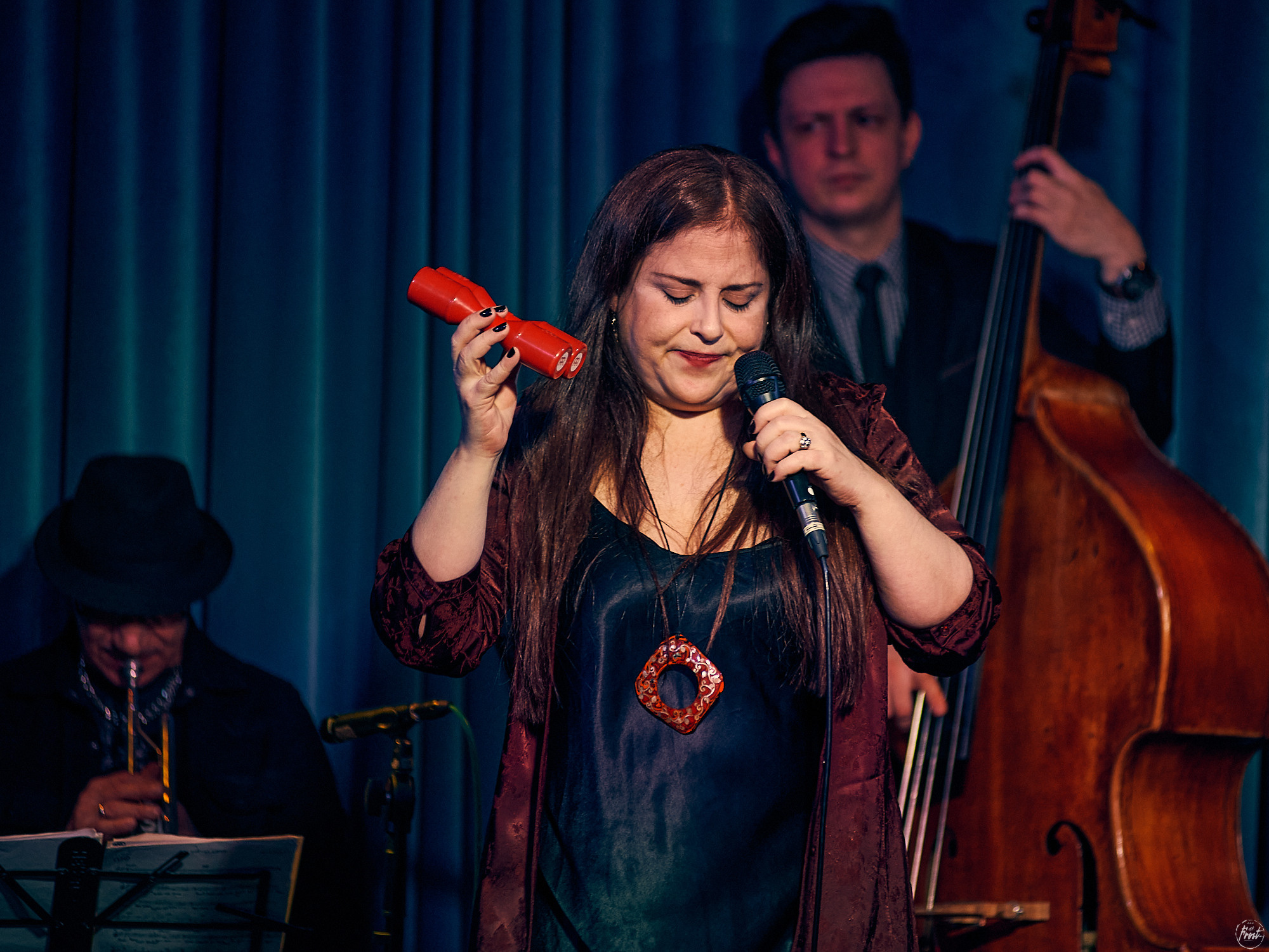 Концерт турецкой певицы Сибель Кёсе в джаз-клубе EverJazz. Фотографии отовсюду и обо всем