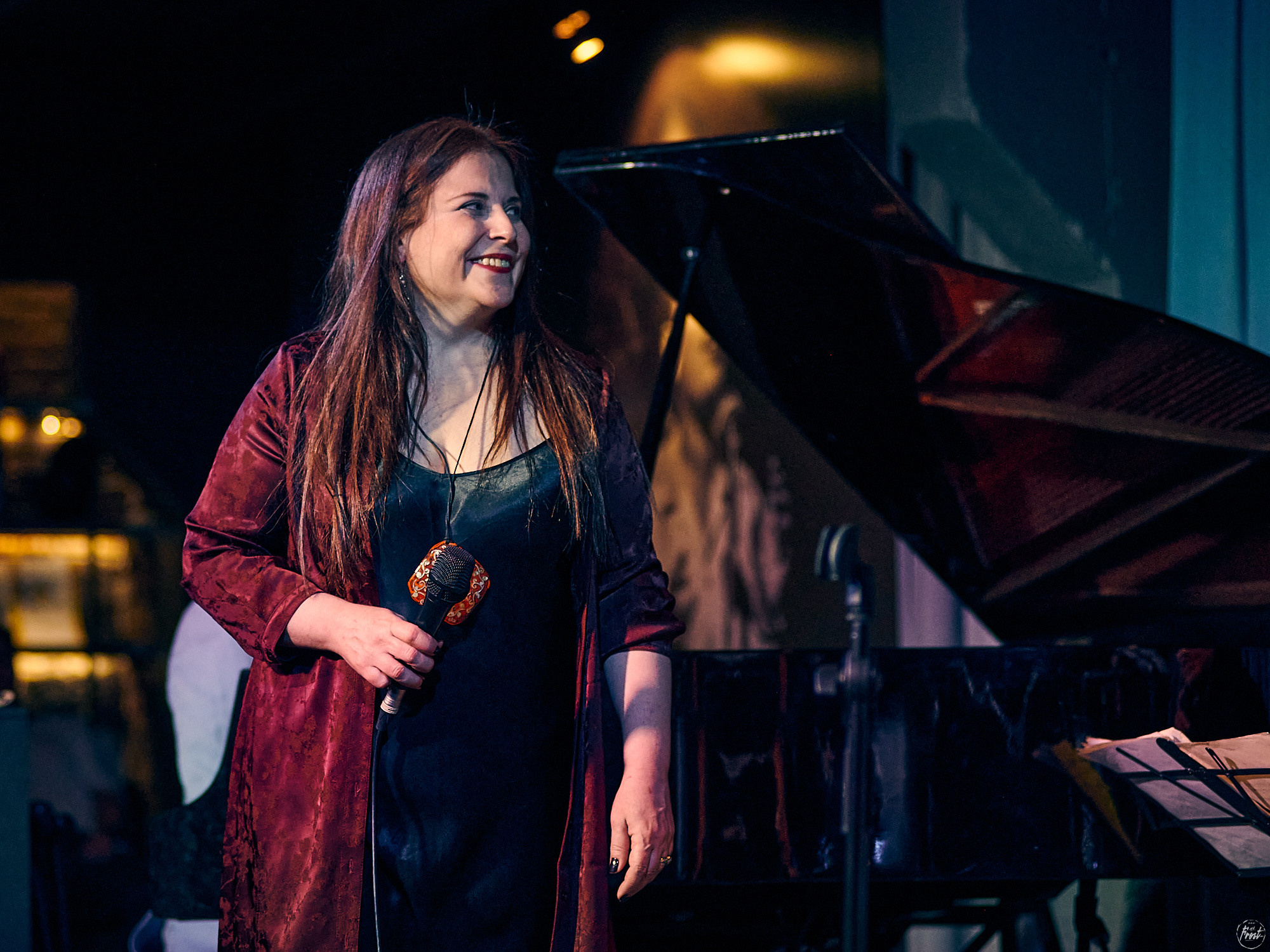 Концерт турецкой певицы Сибель Кёсе в джаз-клубе EverJazz. Фотографии отовсюду и обо всем