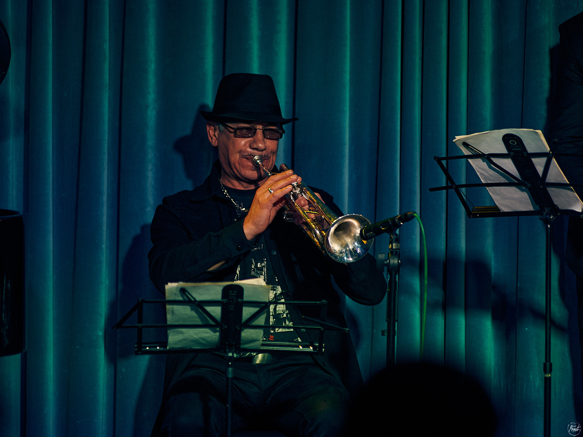 Концерт турецкой певицы Сибель Кёсе в джаз-клубе EverJazz. Фотографии отовсюду и обо всем