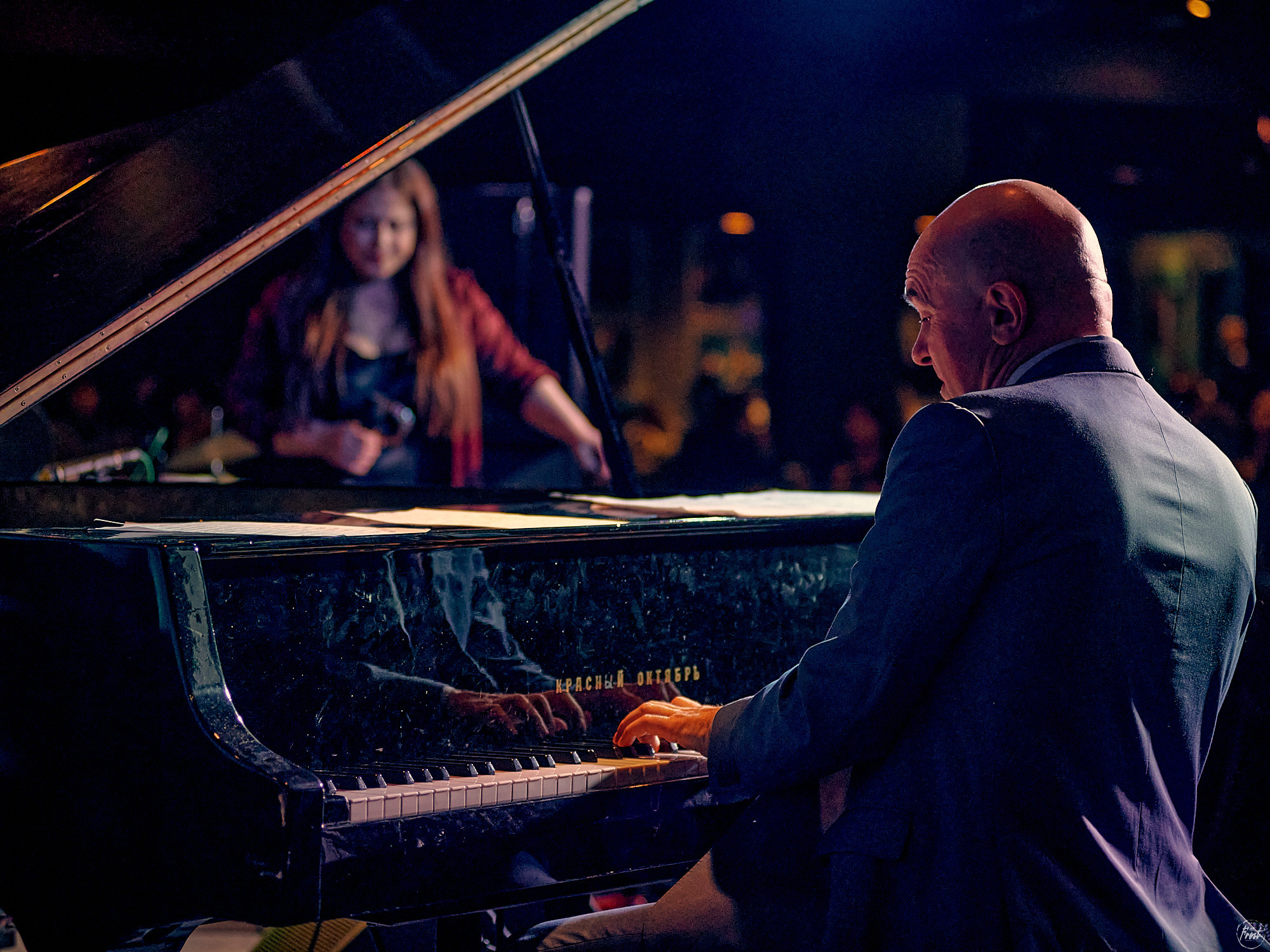 Концерт турецкой певицы Сибель Кёсе в джаз-клубе EverJazz. Фотографии отовсюду и обо всем