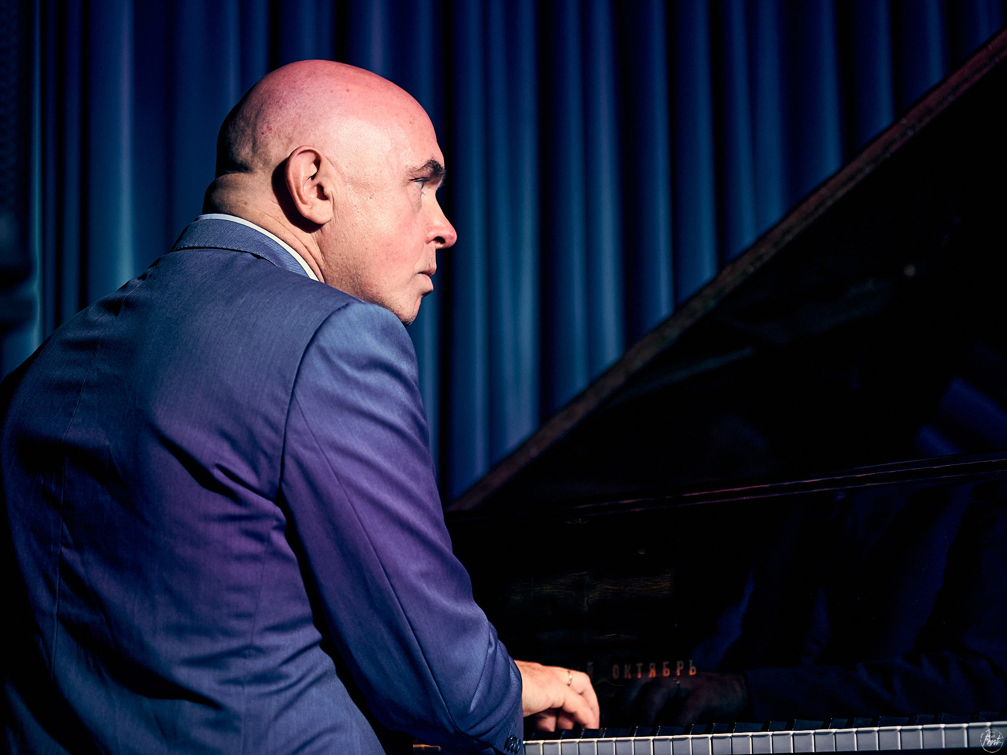 Концерт турецкой певицы Сибель Кёсе в джаз-клубе EverJazz. Фотографии отовсюду и обо всем