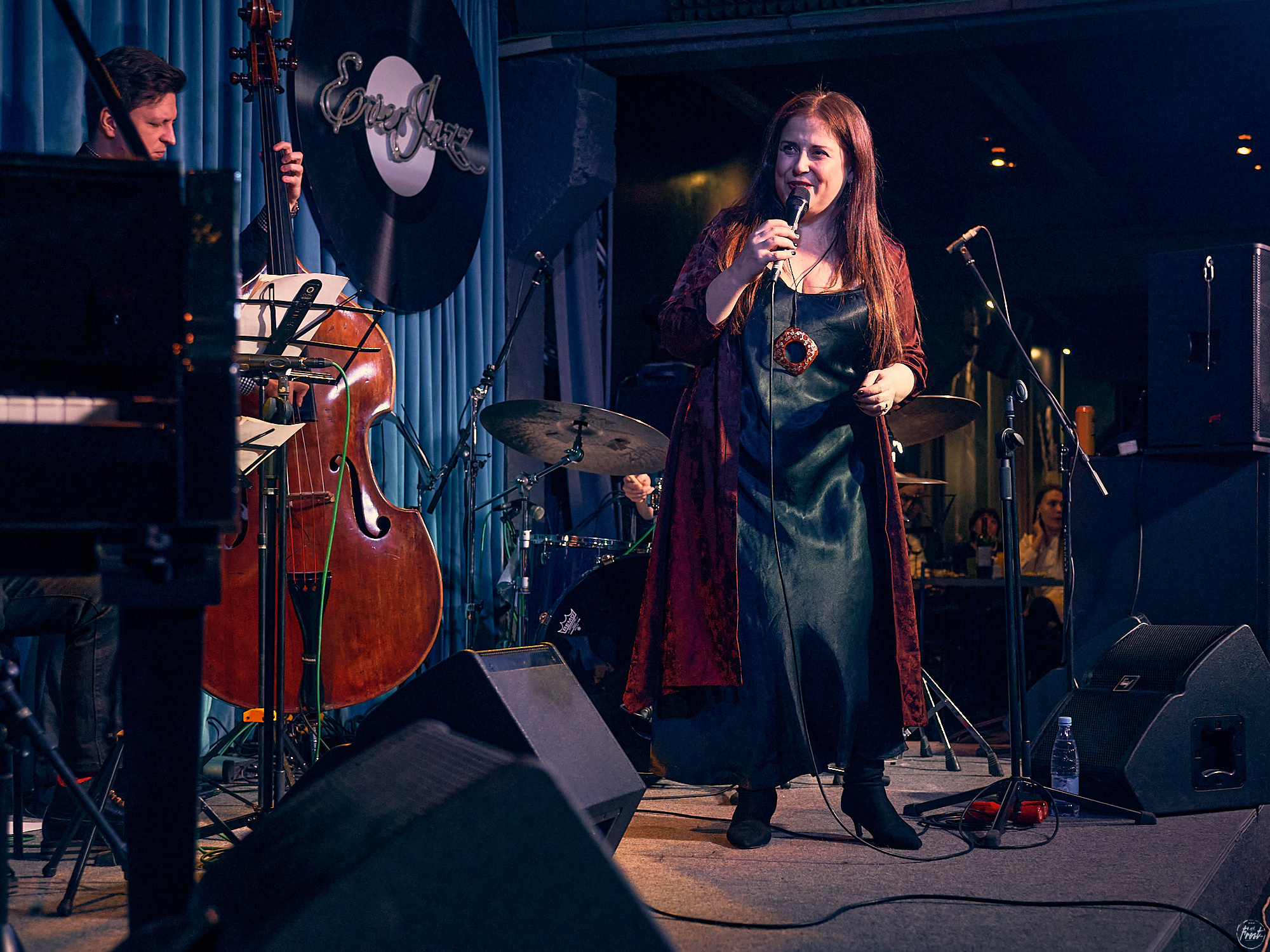 Концерт турецкой певицы Сибель Кёсе в джаз-клубе EverJazz. Фотографии отовсюду и обо всем