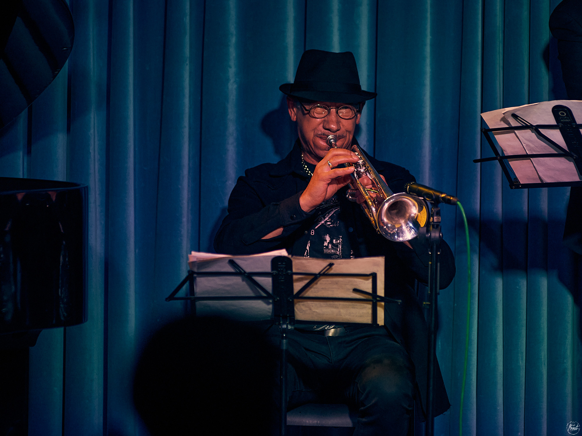 Концерт турецкой певицы Сибель Кёсе в джаз-клубе EverJazz. Фотографии отовсюду и обо всем