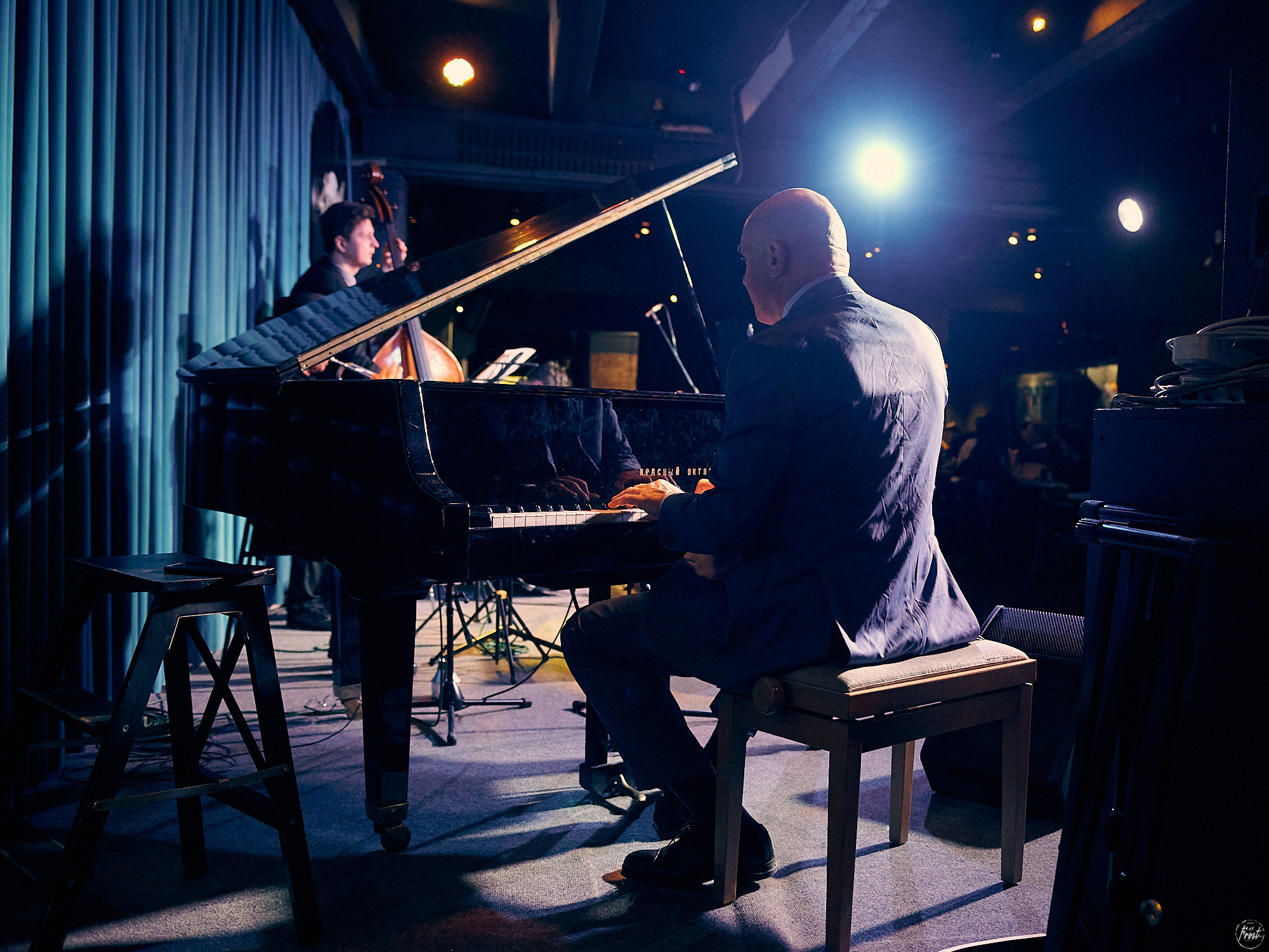 Концерт турецкой певицы Сибель Кёсе в джаз-клубе EverJazz. Фотографии отовсюду и обо всем