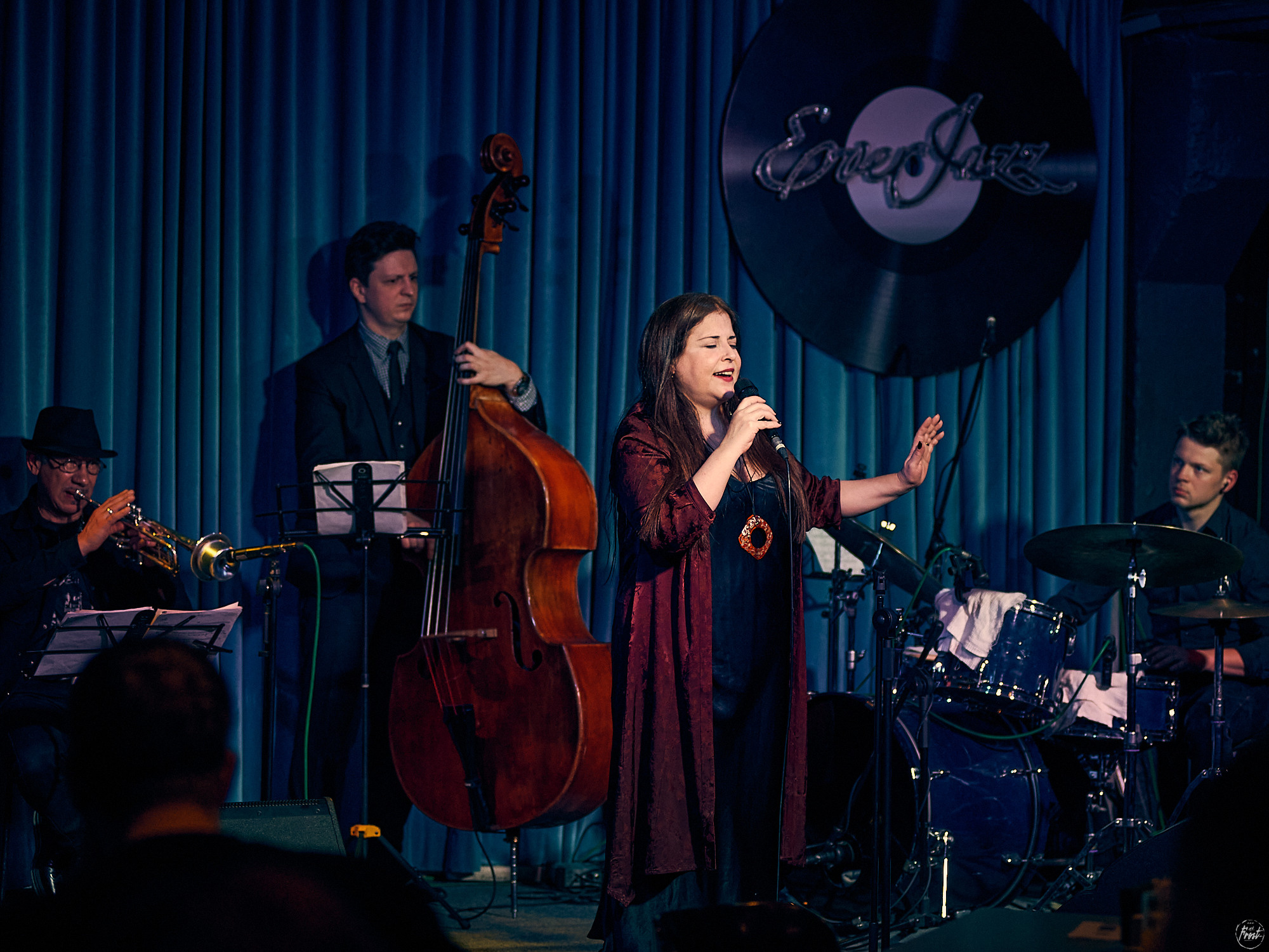 Концерт турецкой певицы Сибель Кёсе в джаз-клубе EverJazz. Фотографии отовсюду и обо всем