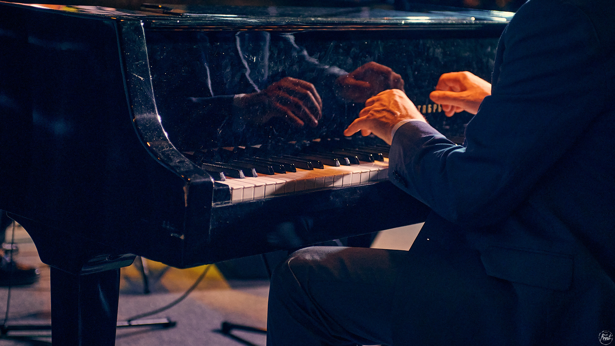 Концерт турецкой певицы Сибель Кёсе в джаз-клубе EverJazz. Фотографии отовсюду и обо всем