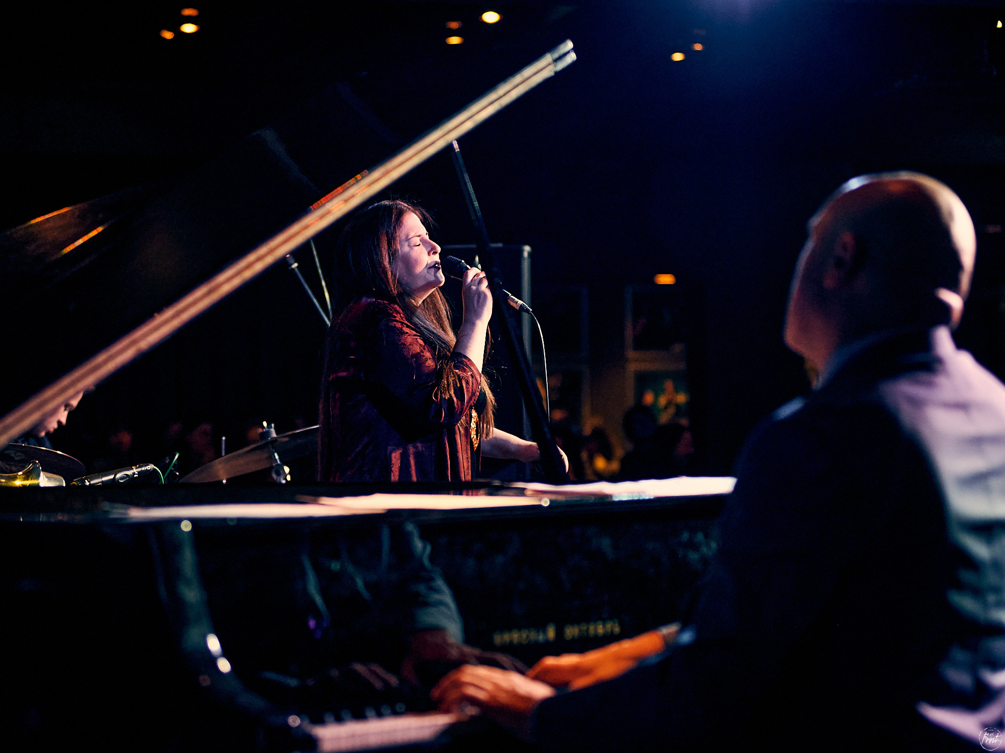 Концерт турецкой певицы Сибель Кёсе в джаз-клубе EverJazz. Фотографии отовсюду и обо всем