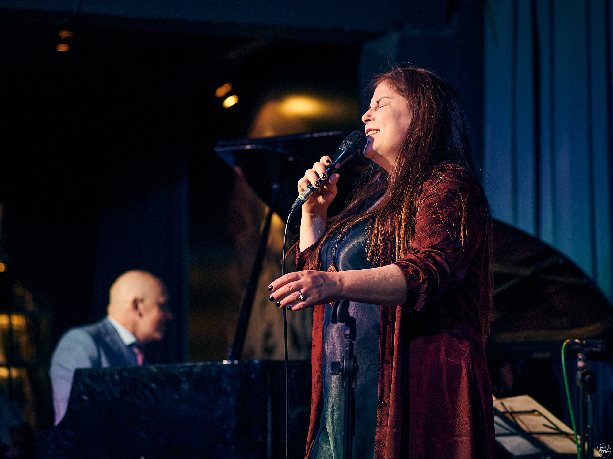 Концерт турецкой певицы Сибель Кёсе в джаз-клубе EverJazz. Фотографии отовсюду и обо всем