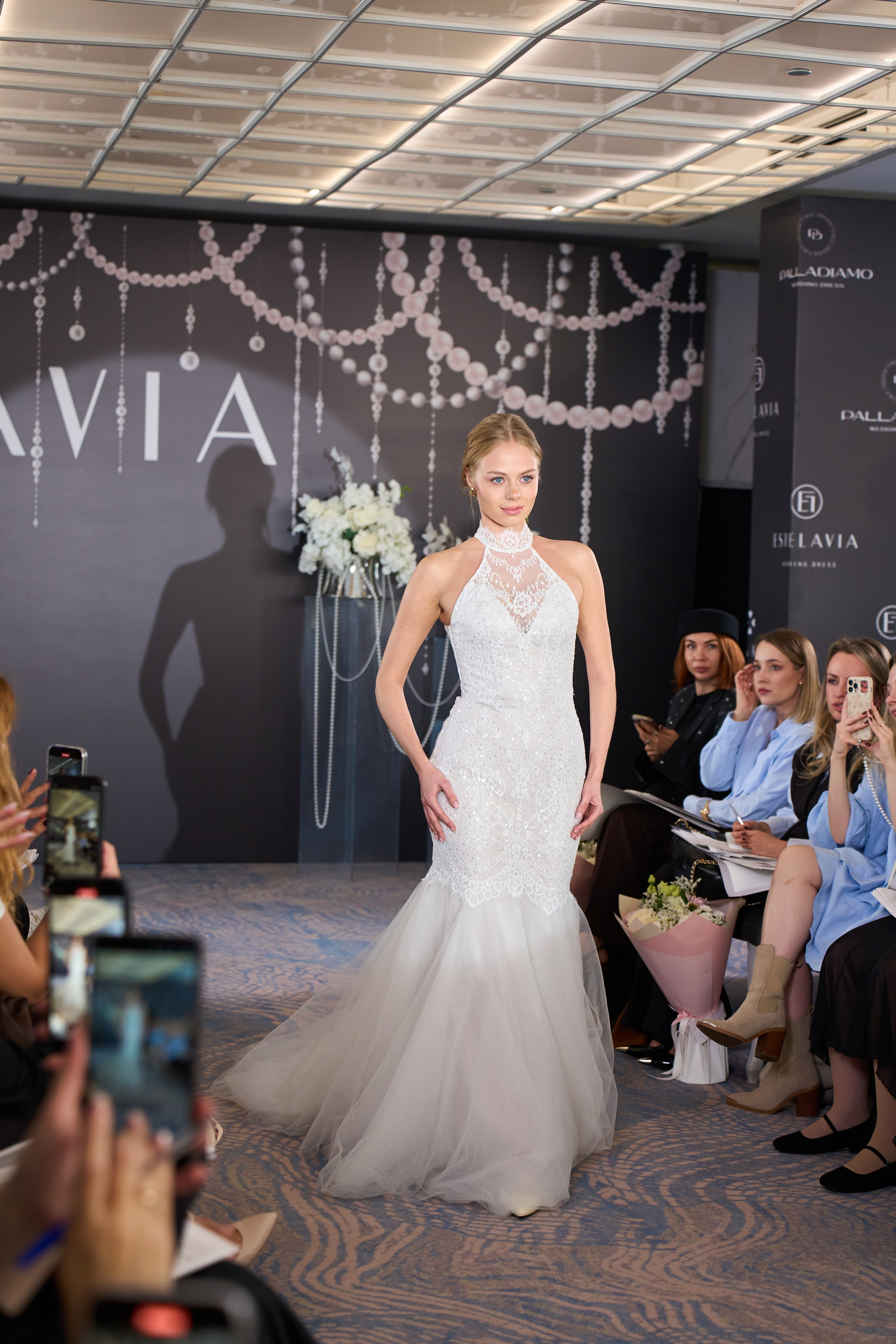 Репортажный фотограф. Показ свадебных платьев в Москве. Репортажный фотограф в Москве Вадим Галанин