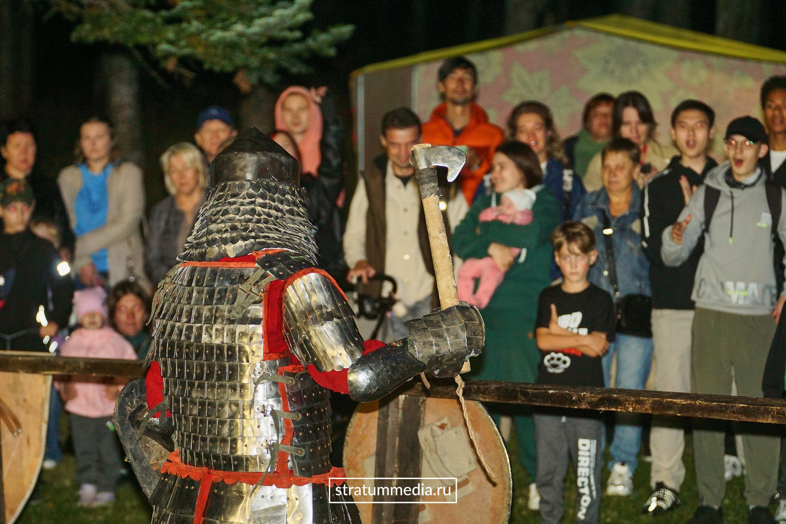 Fire Show at Park. Stratum Media — Фото-Видео Съемки