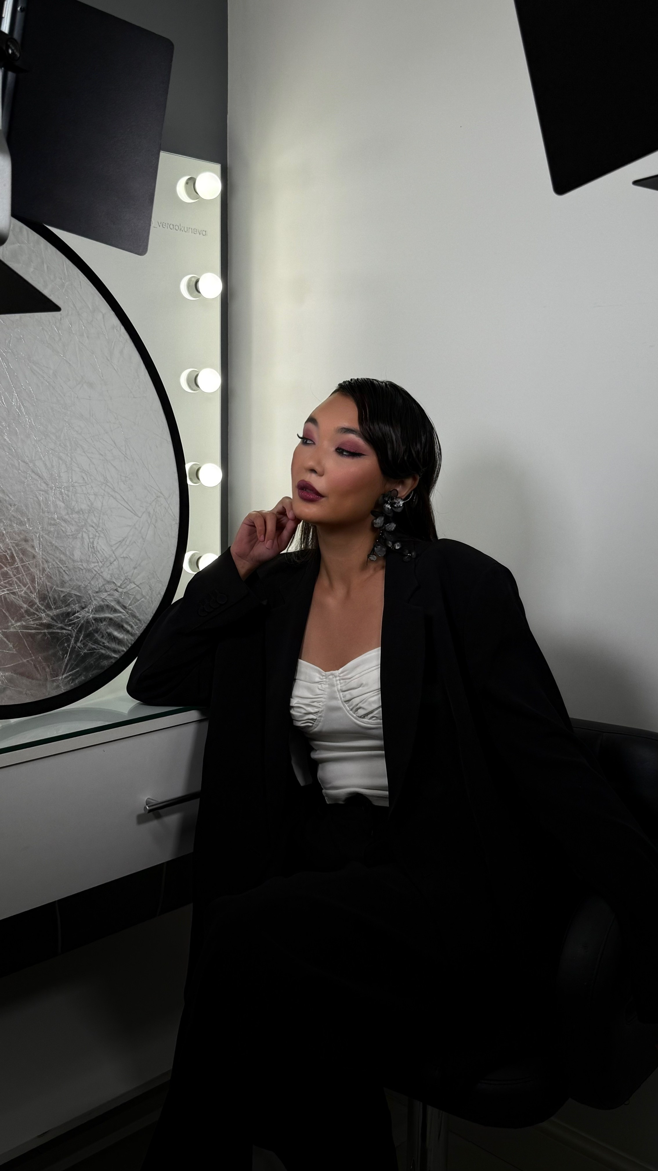 Услуги. Студия визажистов, стилистов по прическам, бровистов и мастеров по ресницам