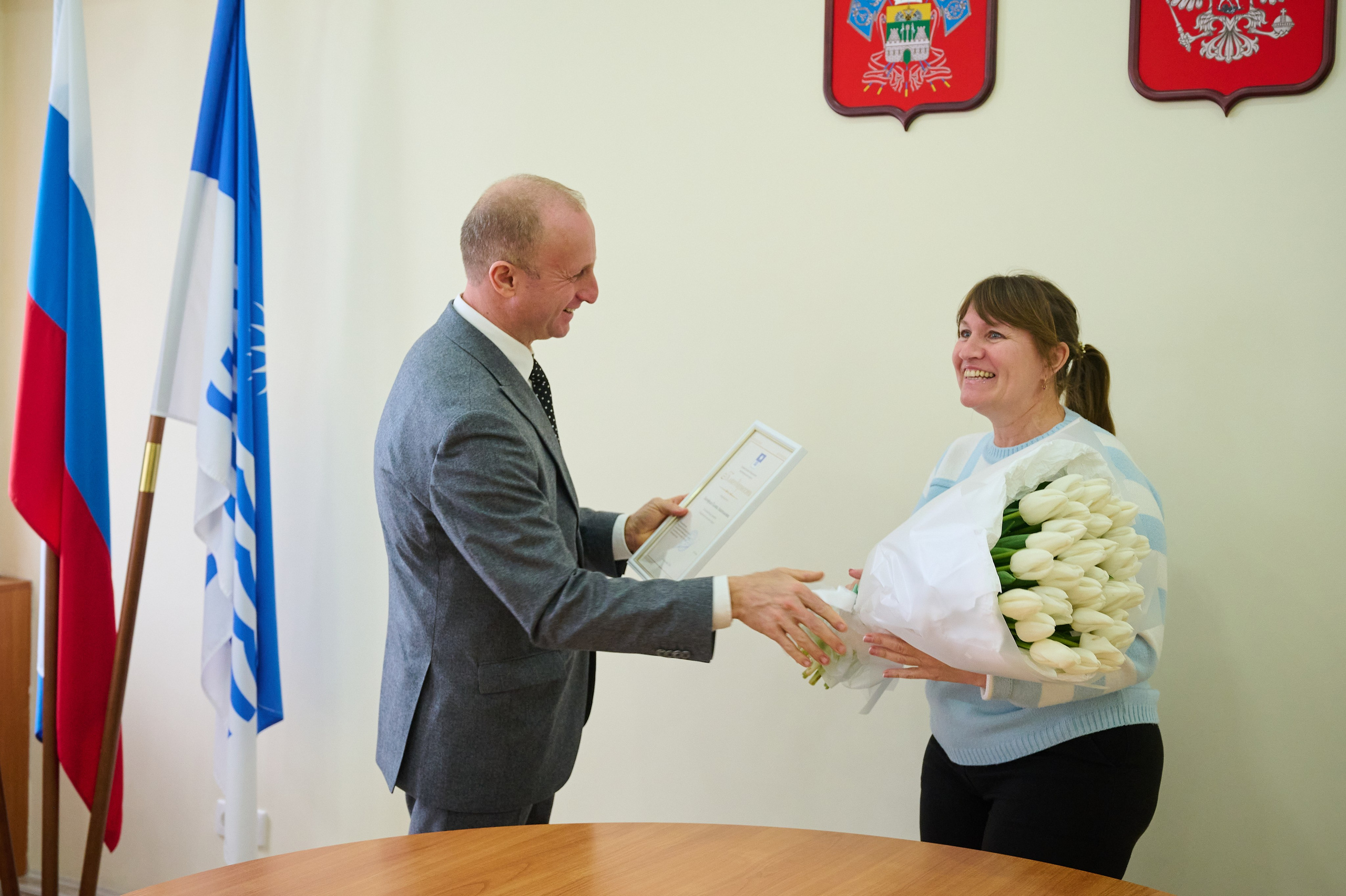 Поздравления девочкам Кабардинки от Главы округа Кялова Г.Е. Жизнь курорта Кабардинка в фотографиях