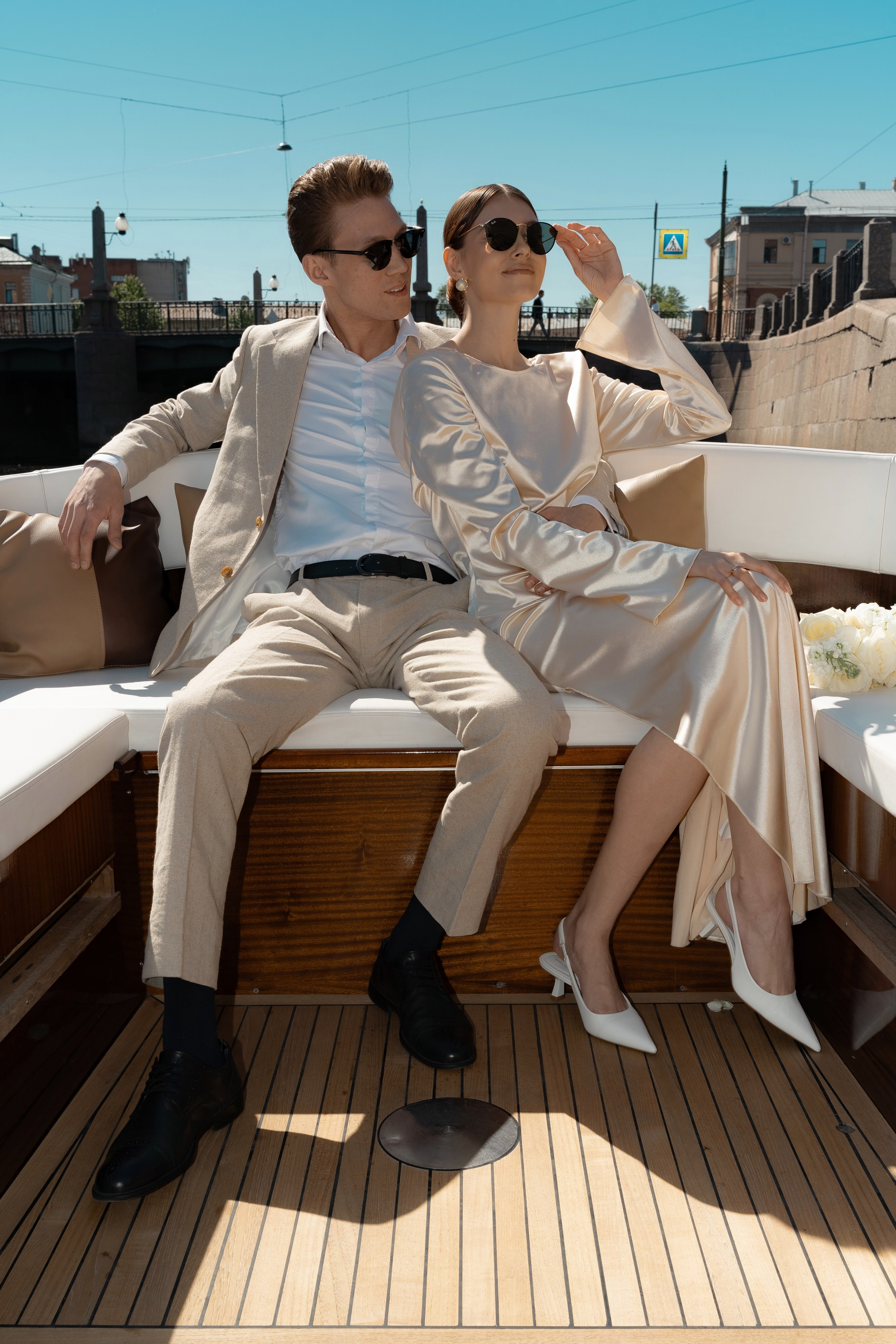 Прогулка по рекам и каналам Петербурга — свадебная фотосессия на катере. Свадебный фотограф Дмитрий Родионов — Санкт-Петербург и Ленинградская область