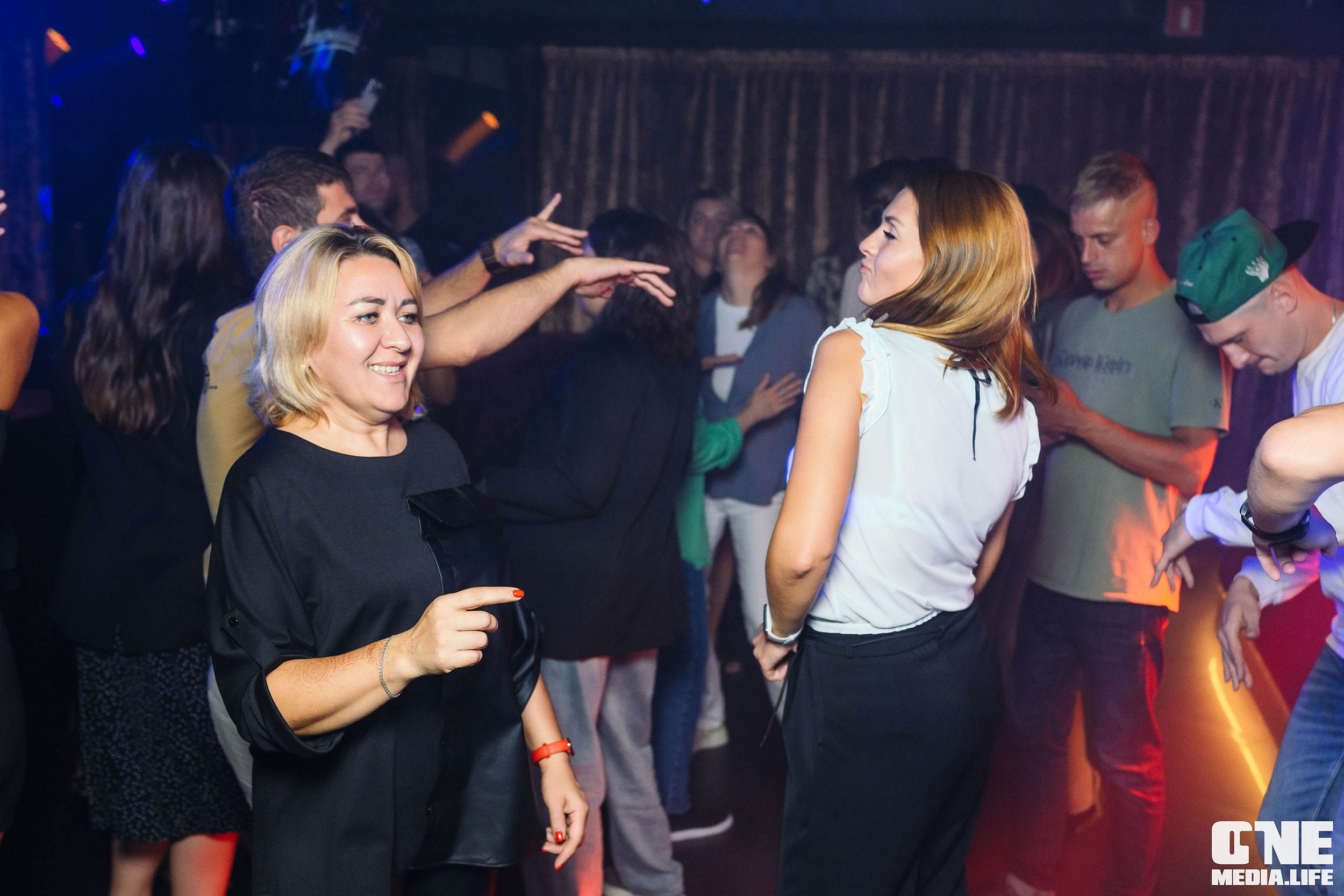 Фоторепортаж из караоке-клуба Эйфория. One Media Life: фоторепортажи, фотоотчеты с мероприятий и заведений