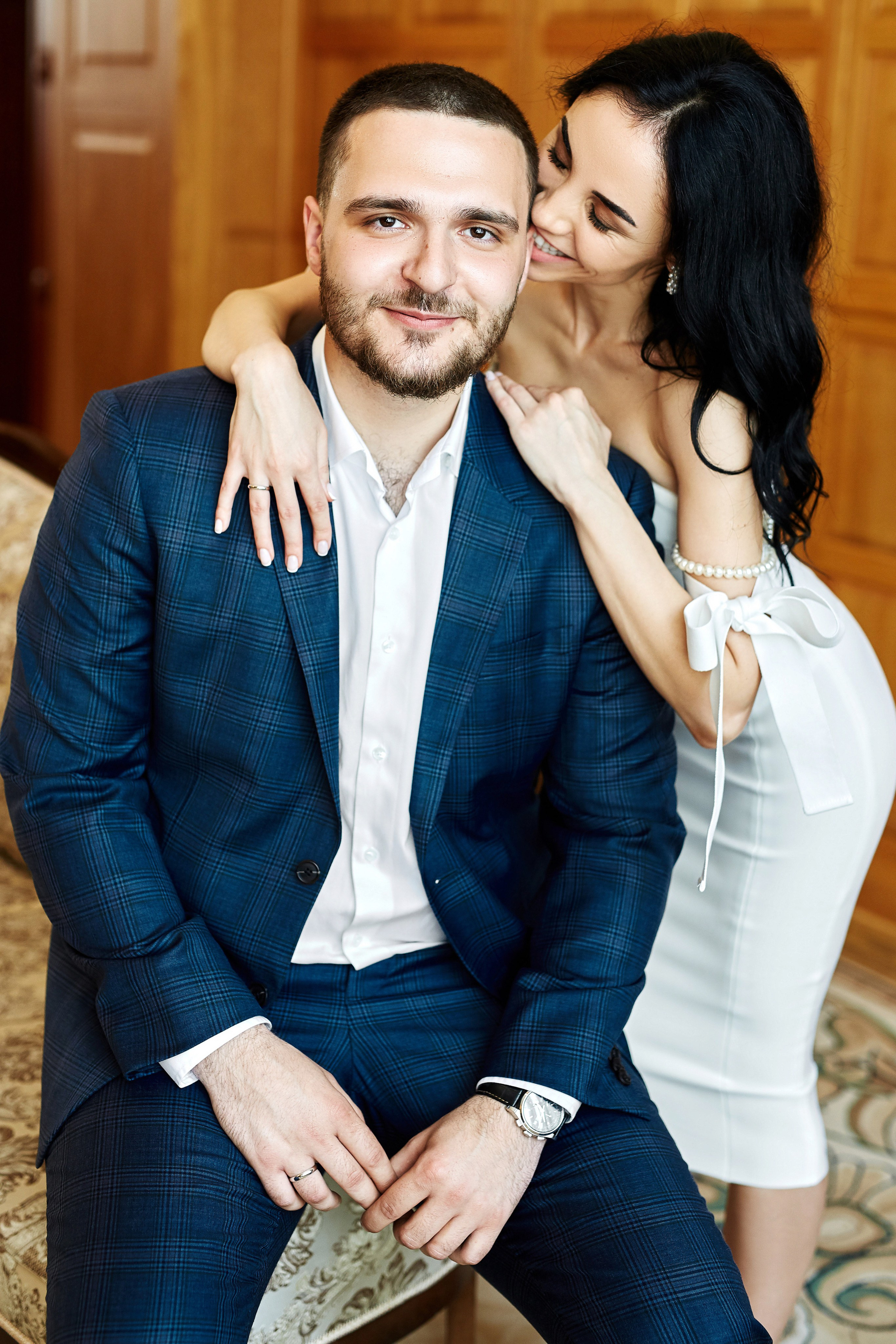 Можно выбрать любые интересные места для фотосессии - это может быть усадьба, особняк, сад, парк и другие озелененные территории, или просто зал уютного кафе с оригинальным оформлением. От выбора зависит, какие эмоции остаются после свадьбы и сколько воспоминаний останется на всю жизнь.