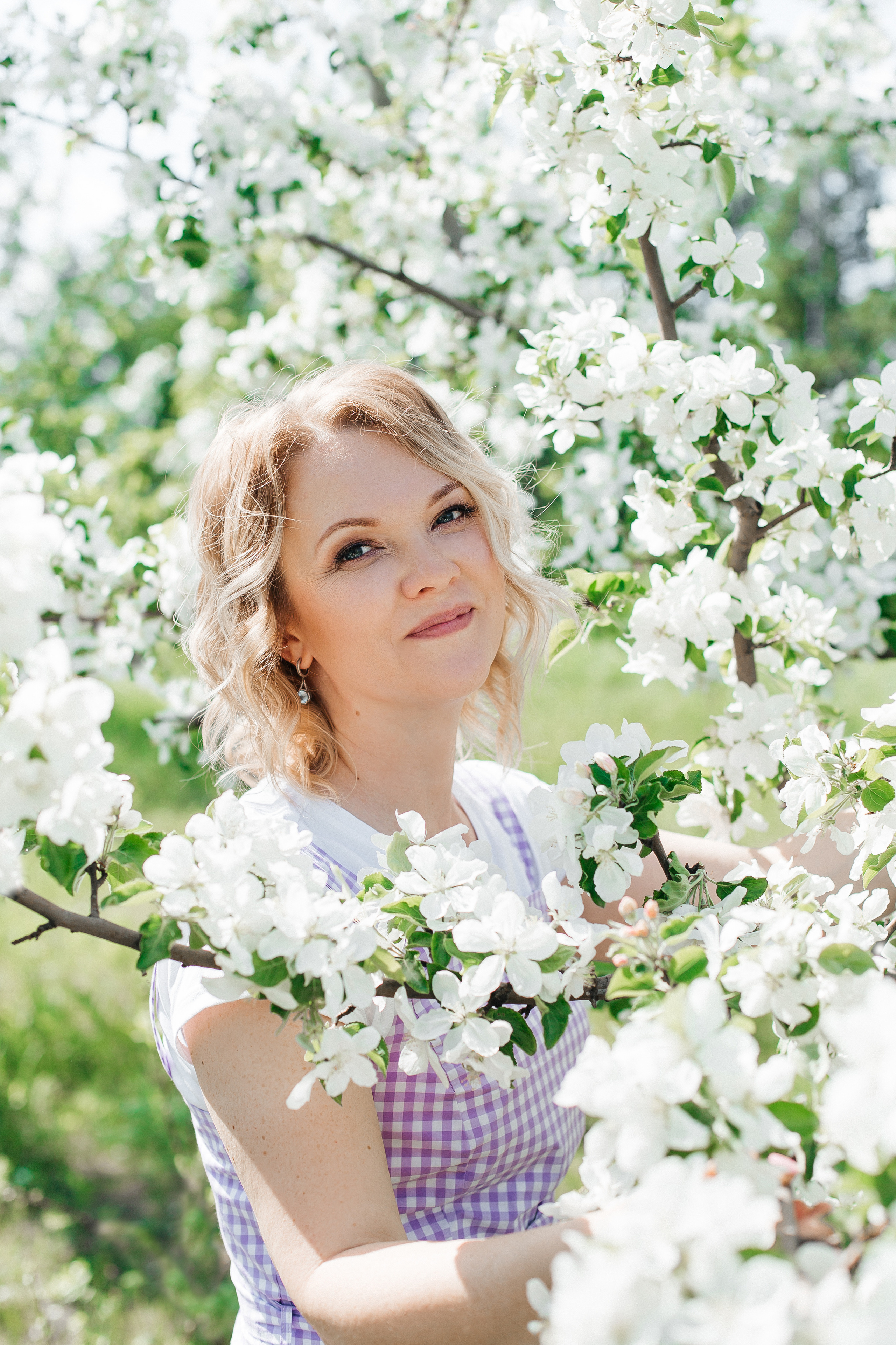 Фотосессия в цветущем саду. Фотограф в Красноярске Оксана Мазун
