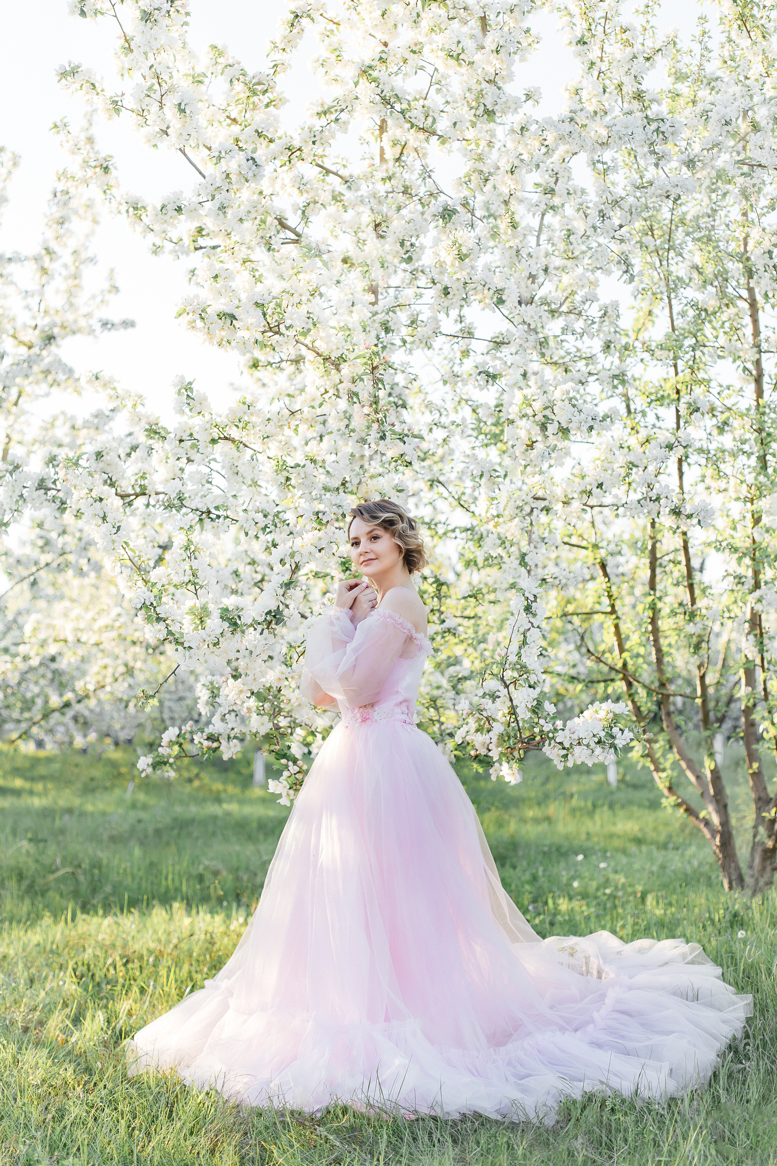 Фотосессия в цветущем саду. Фотограф в Красноярске Оксана Мазун