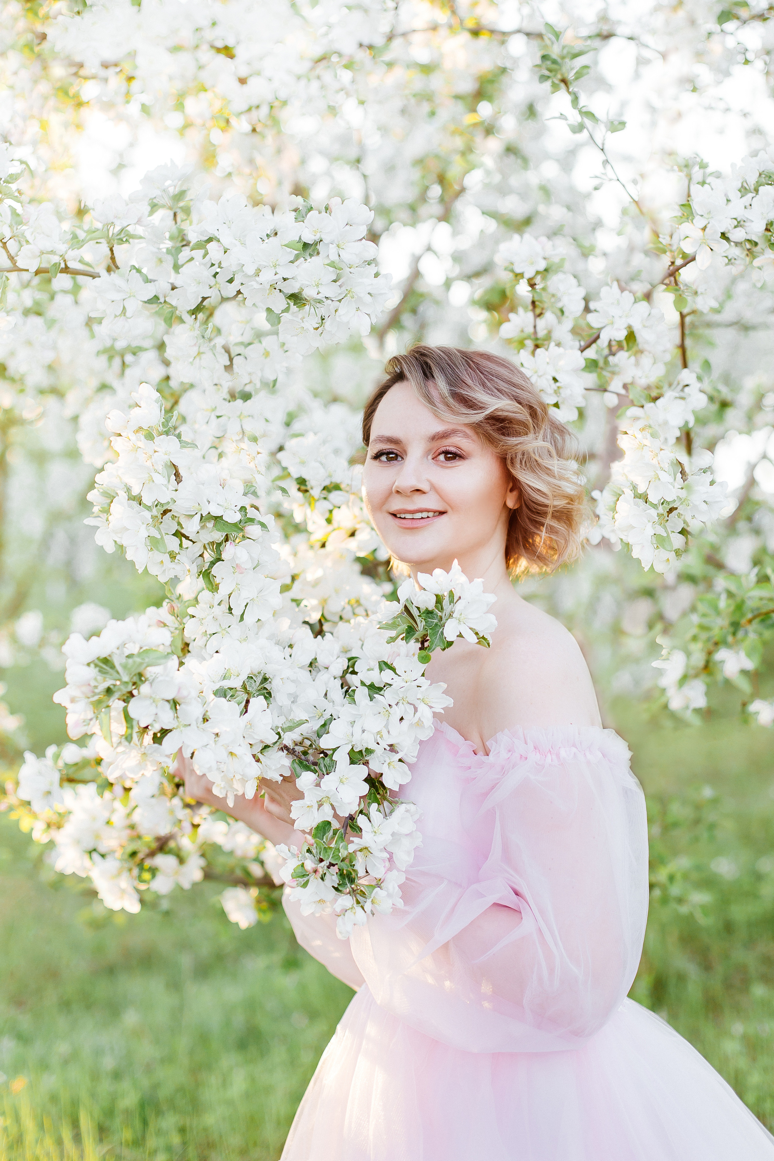 Фотосессия в цветущем саду. Фотограф в Красноярске Оксана Мазун