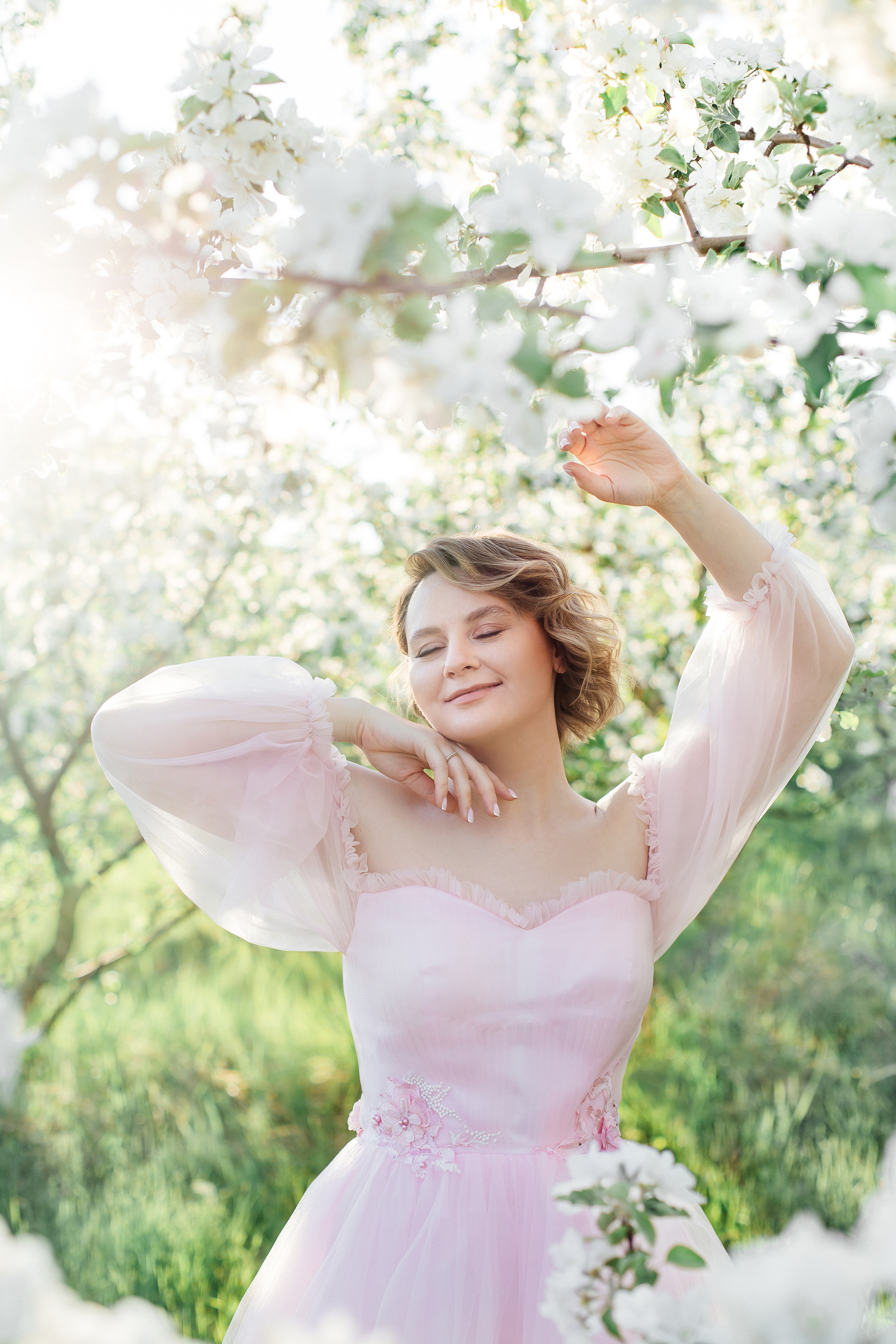 Фотосессия в цветущем саду. Фотограф в Красноярске Оксана Мазун