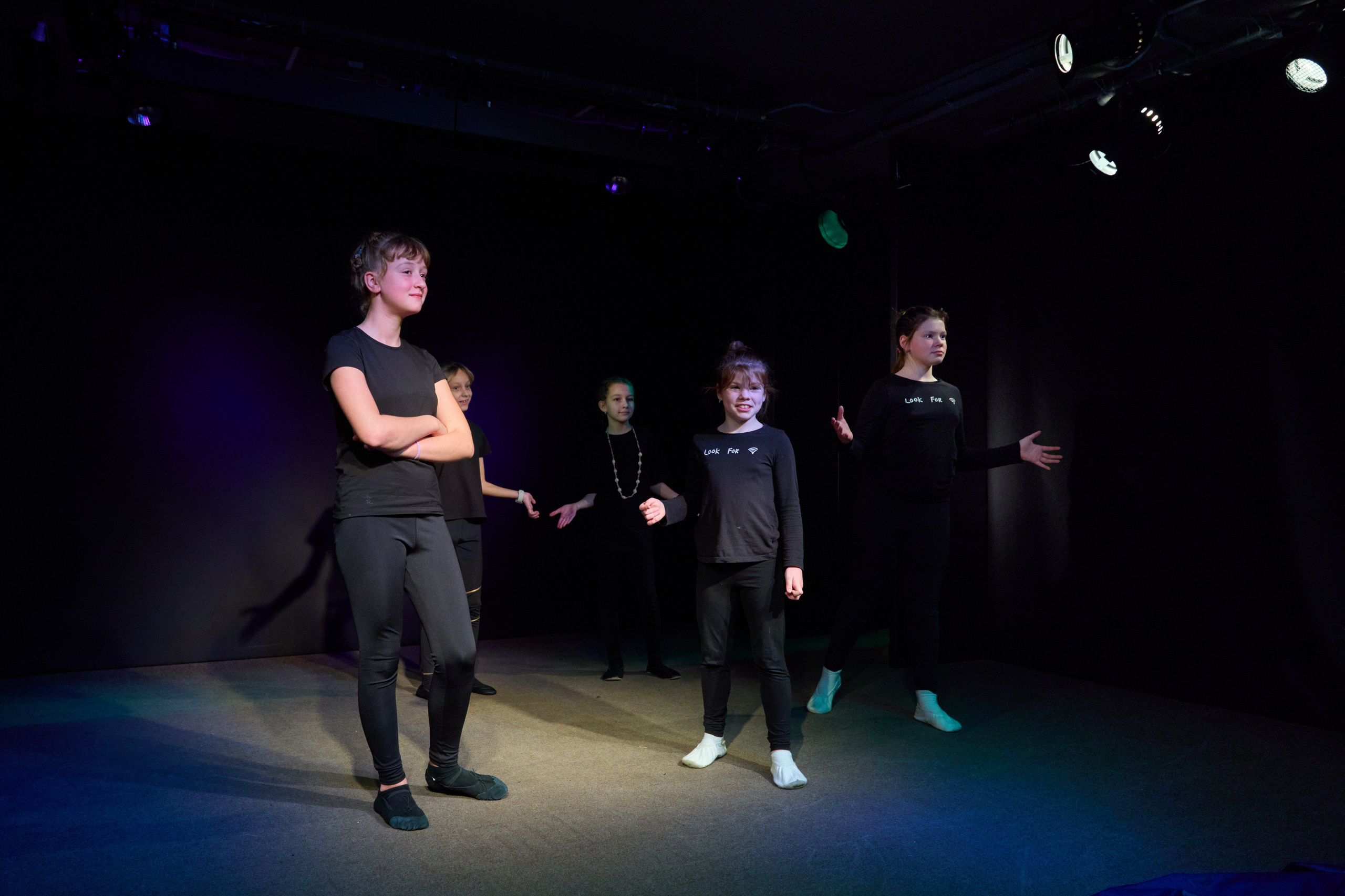 Театр студия «За двумя зайцами»