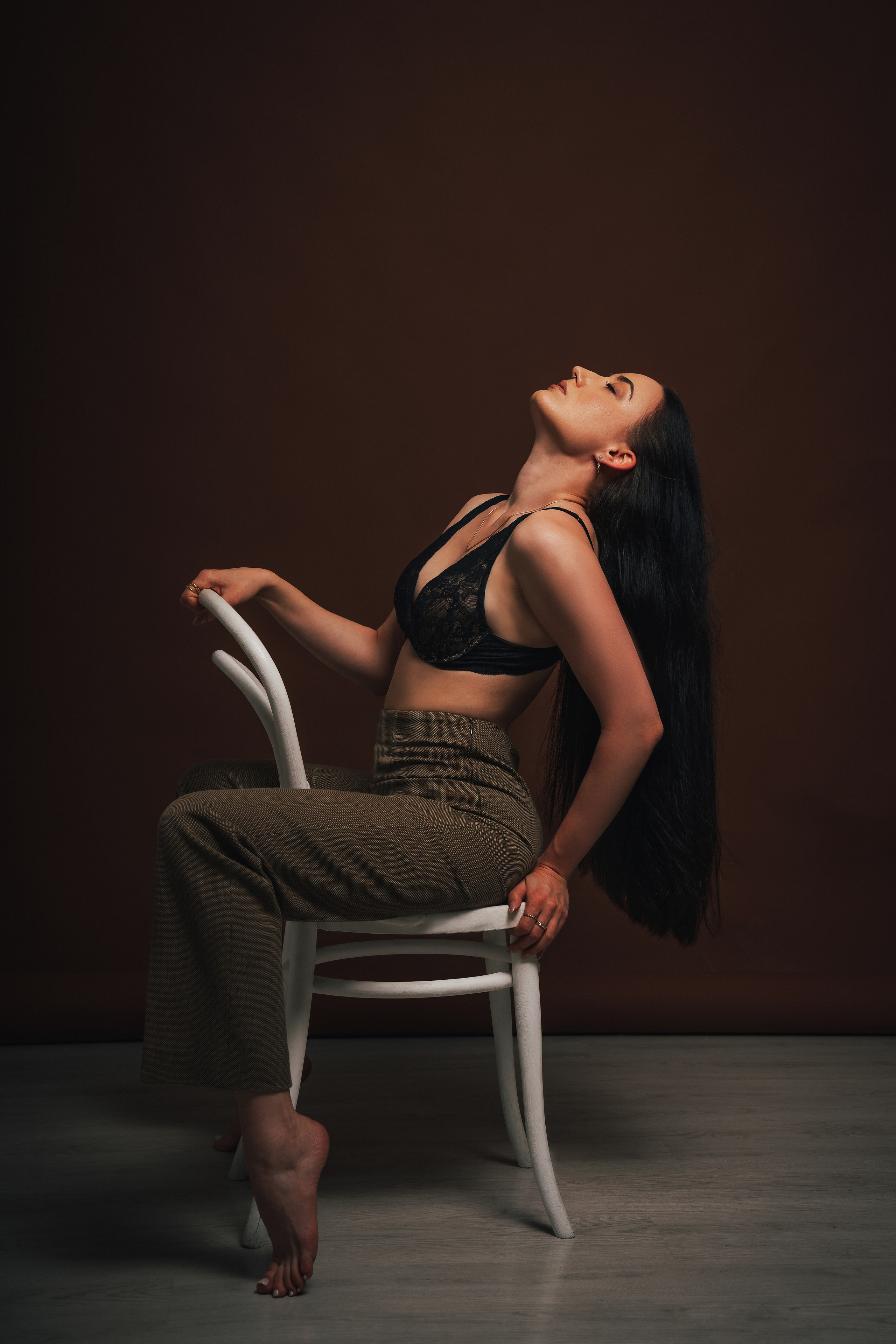 Фотоссесия в спб. Позы для фотоссесии со стулом.