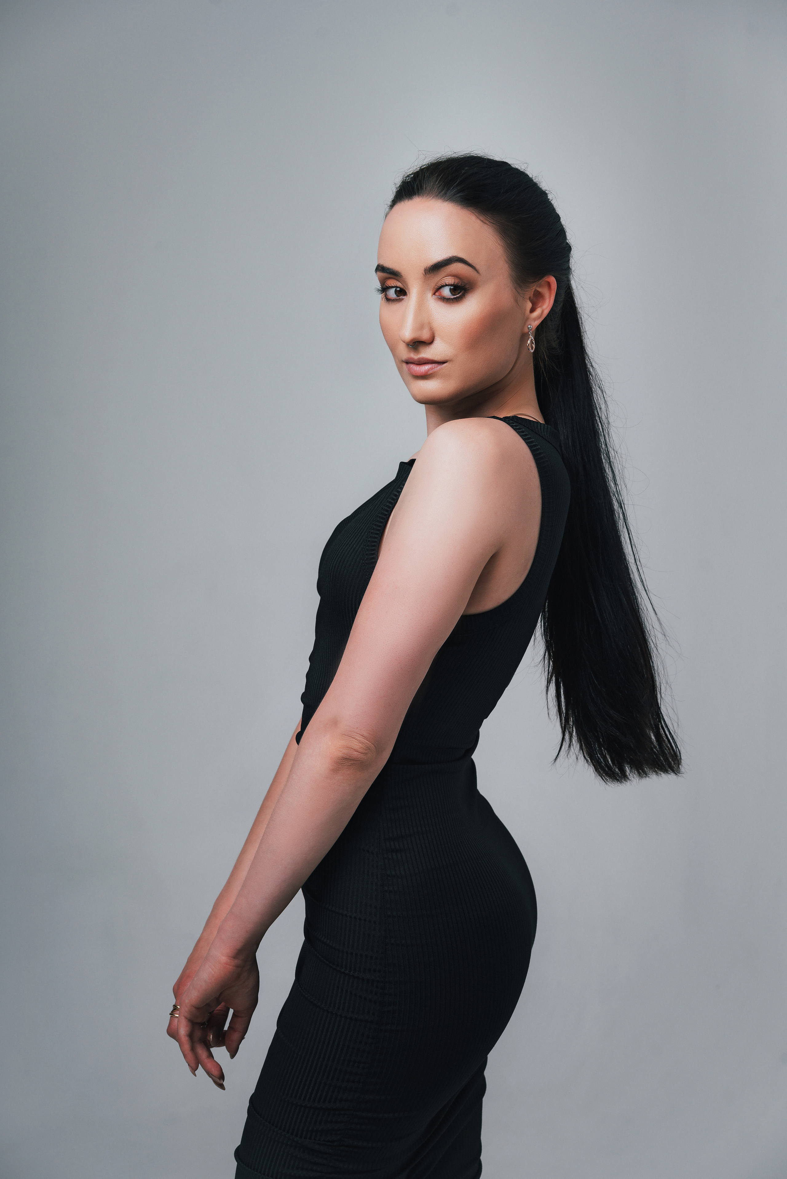 Фотоссесия в спб. Портрет красивой девушки в Питере на циклораме. Фотограф спб.